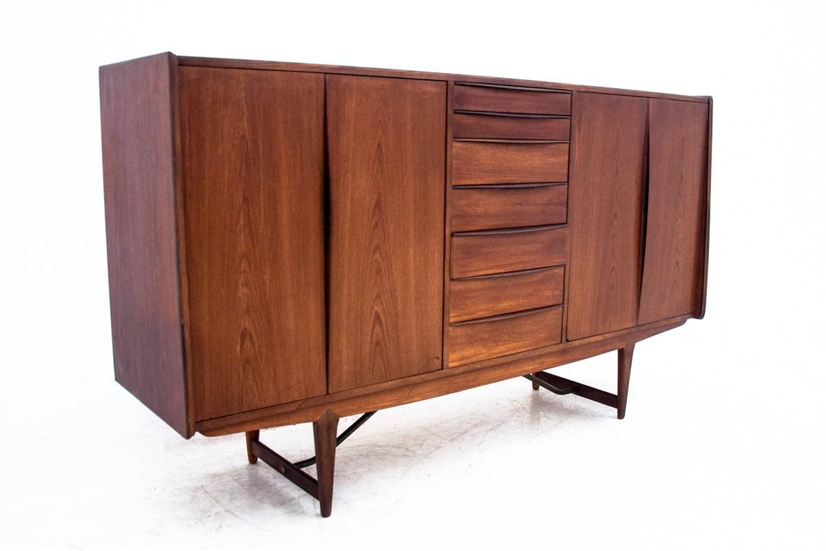60s teak highboard - iconic midcentury piece of furniture
Furniture comes from Denmark. 
Chest of drawers in very good condition.
Dimensions: H 110 cm / W 190 cm / D 51 cm.