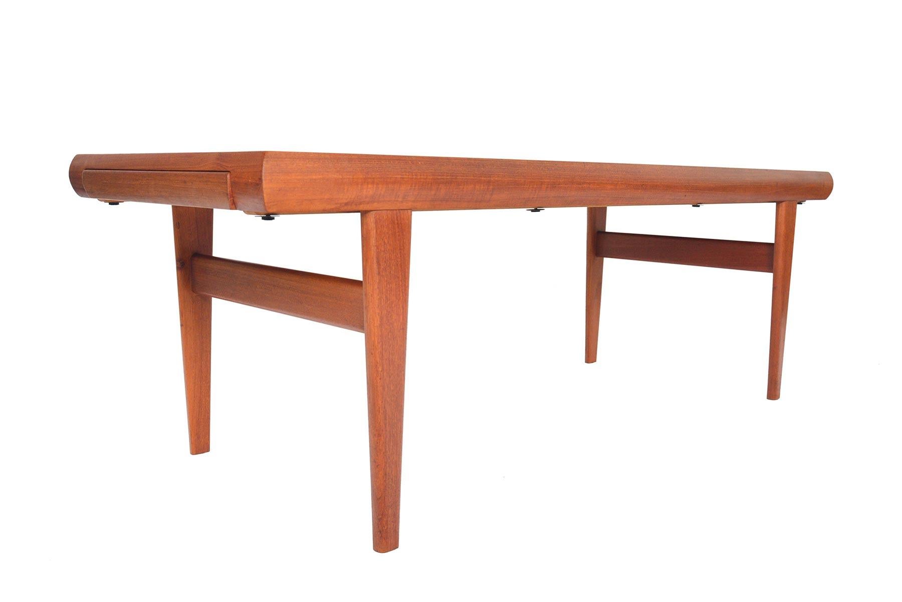 Midcentury Teak Coffee Table with Fold Out Side Table In Good Condition In Berkeley, CA
