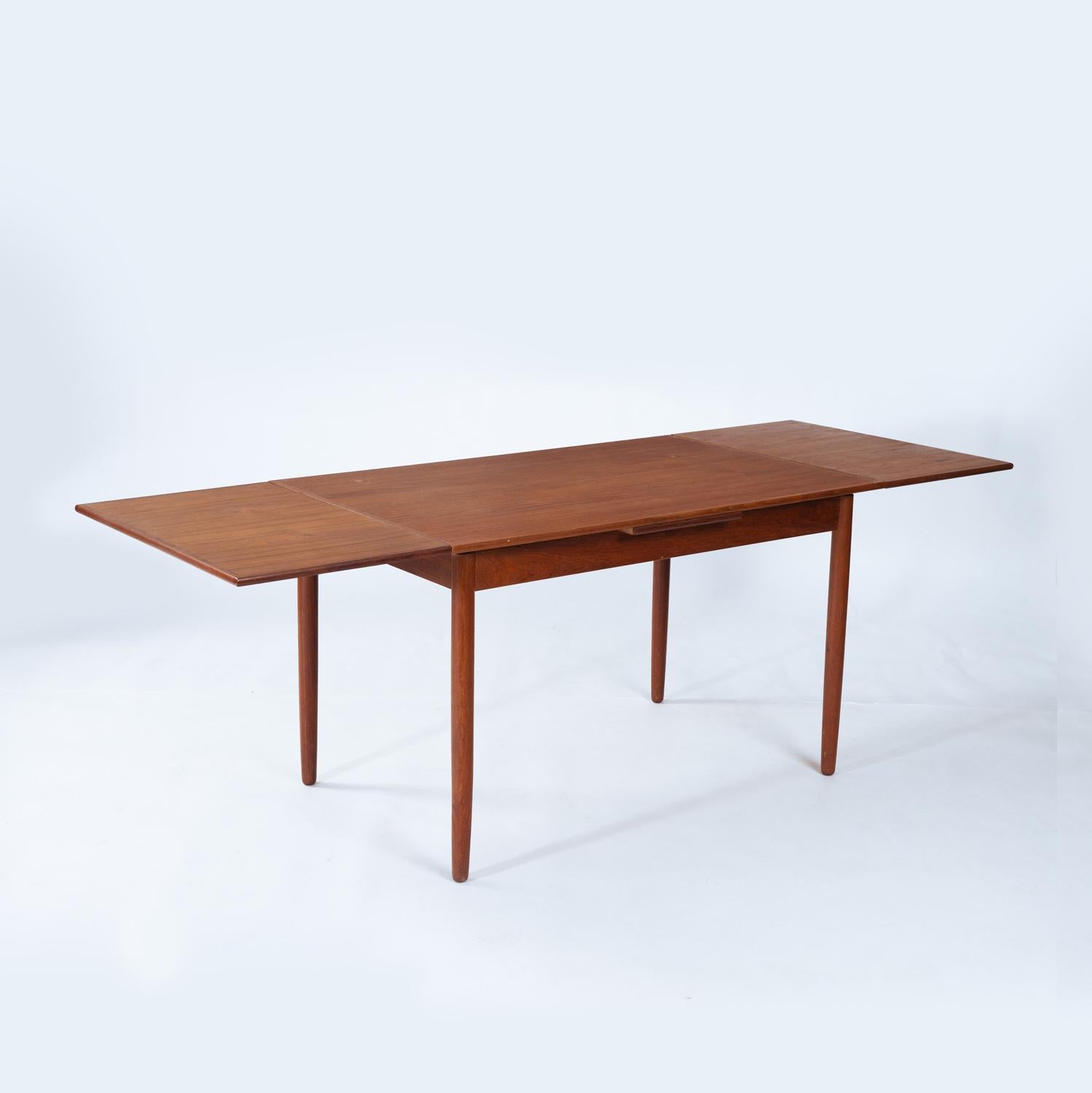 Set aus Teakholz-Design aus der Mitte des Jahrhunderts mit ausziehbarem Tisch und 6 organisch geformten Stühlen im Angebot 3