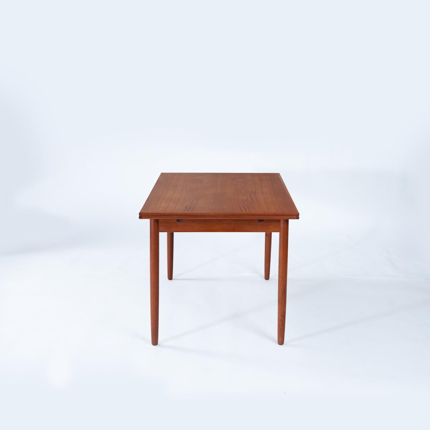 Set aus Teakholz-Design aus der Mitte des Jahrhunderts mit ausziehbarem Tisch und 6 organisch geformten Stühlen im Angebot 7