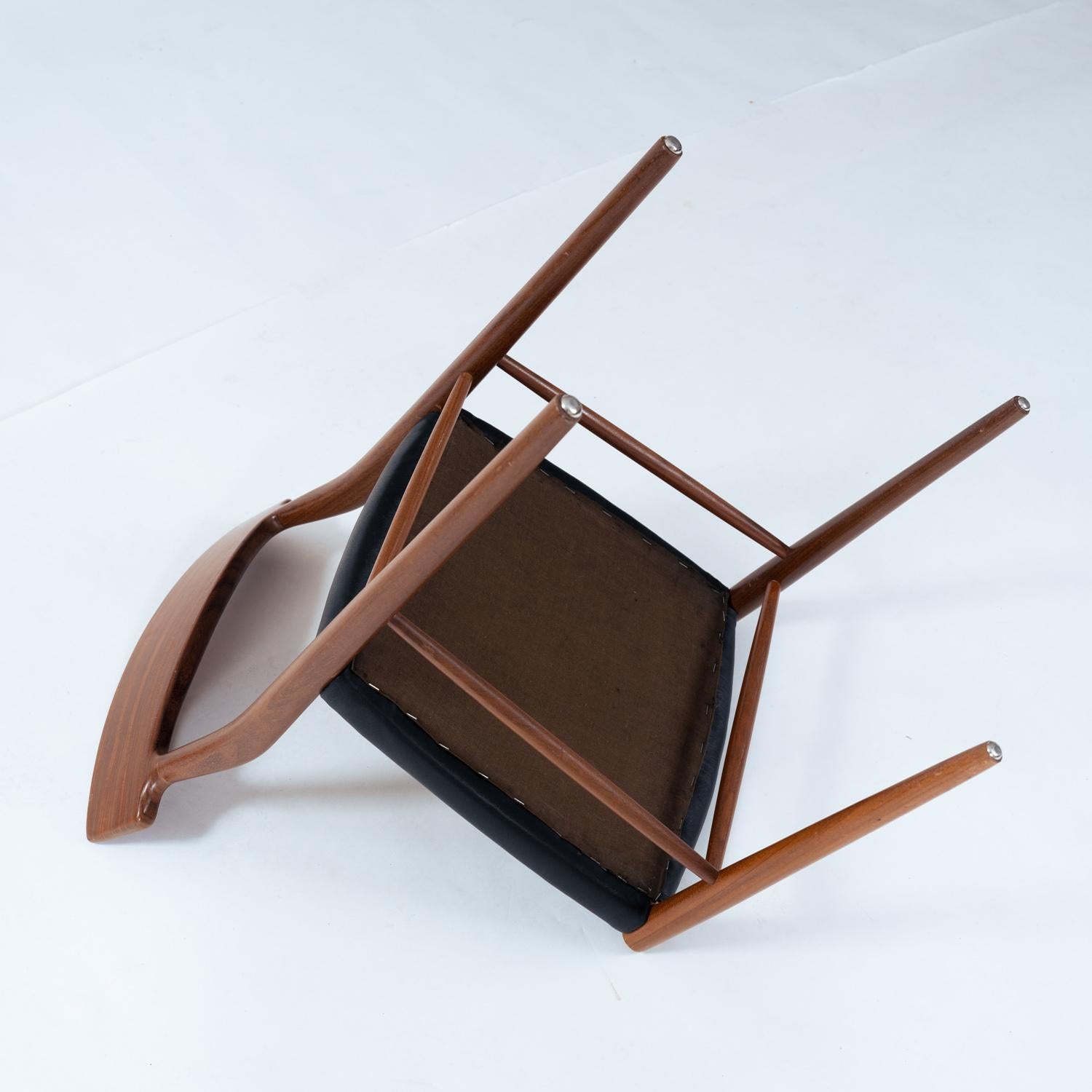 Set aus Teakholz-Design aus der Mitte des Jahrhunderts mit ausziehbarem Tisch und 6 organisch geformten Stühlen (Mitte des 20. Jahrhunderts) im Angebot