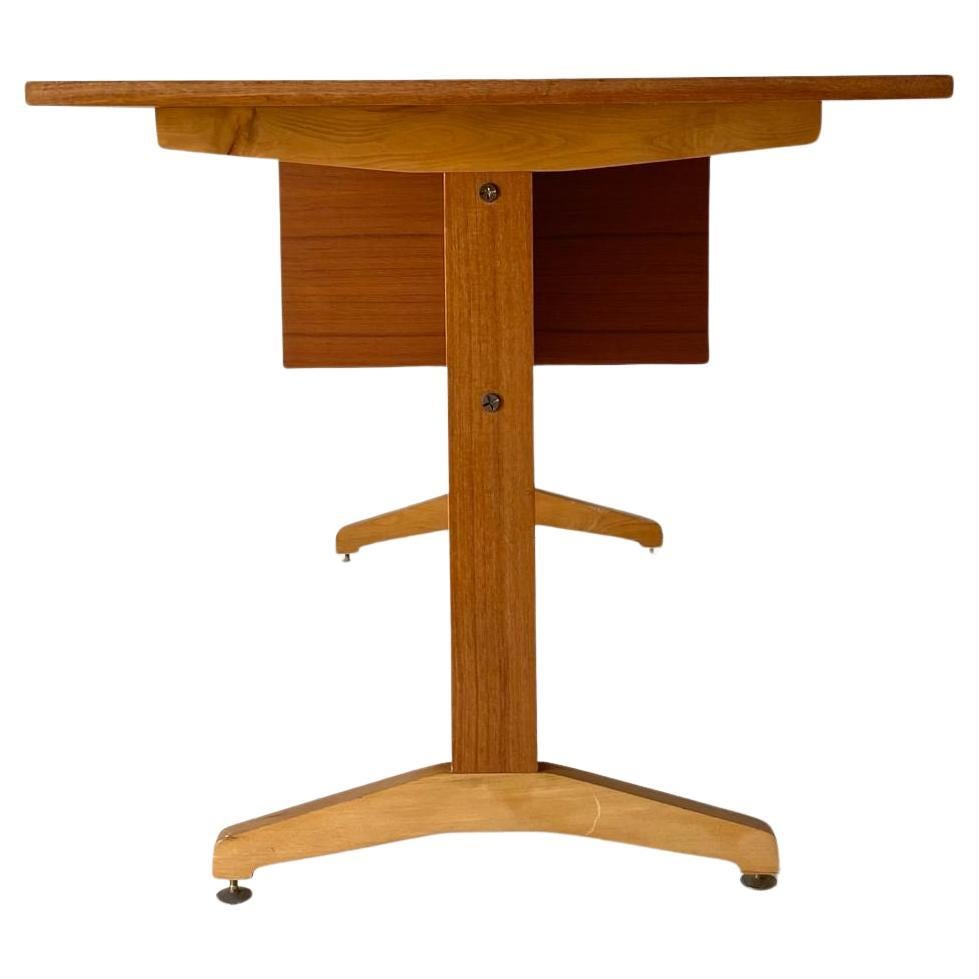Mid-Century Modern Midcentury teak desk in the style of Gianfranco Frattini, Italy 1960's For Sale