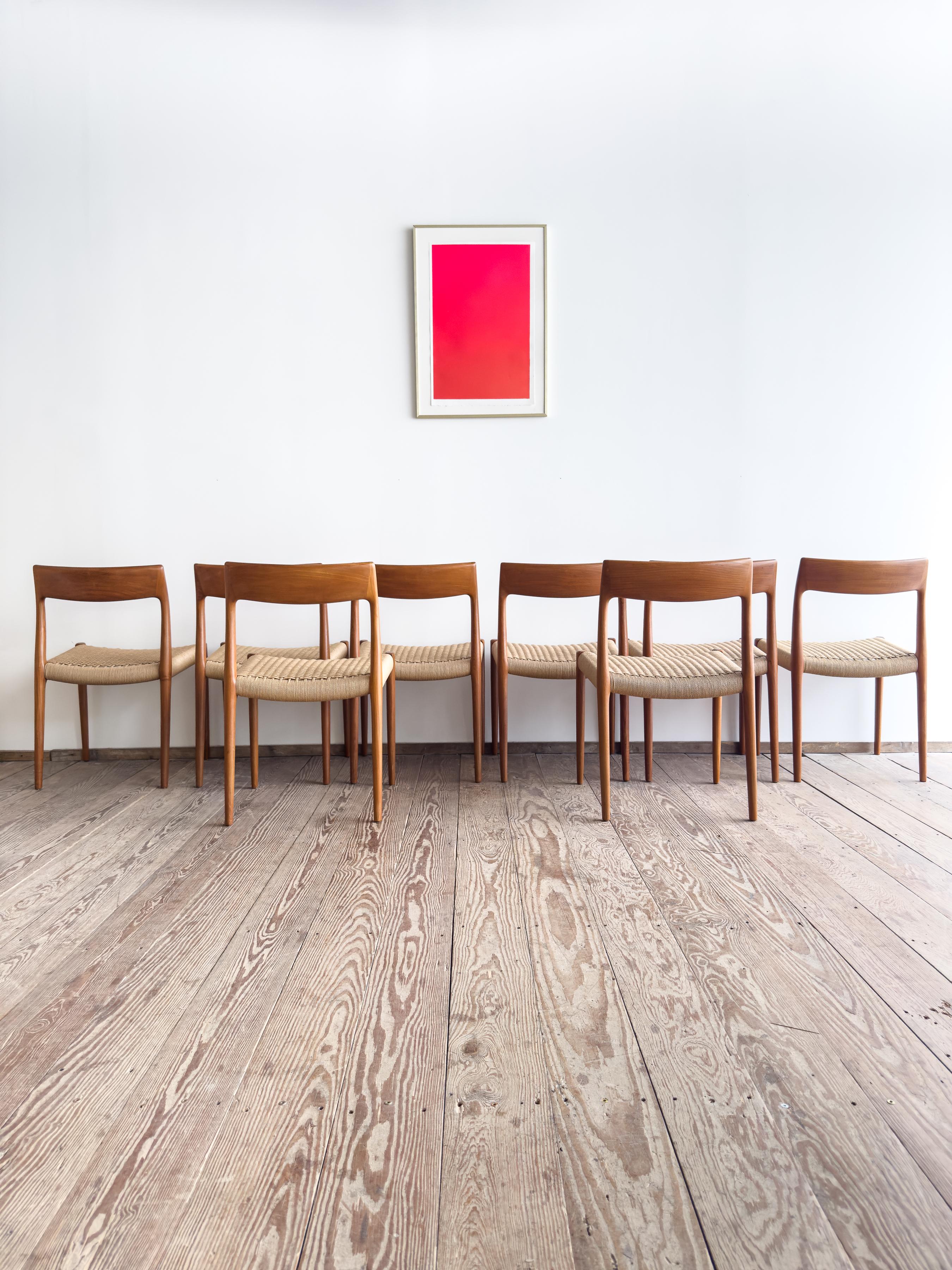 Intagliato a mano Sedie da pranzo in teak del Medioevo #77 di Niels O. Møller per J. L. Moller, set di 8 pezzi in vendita