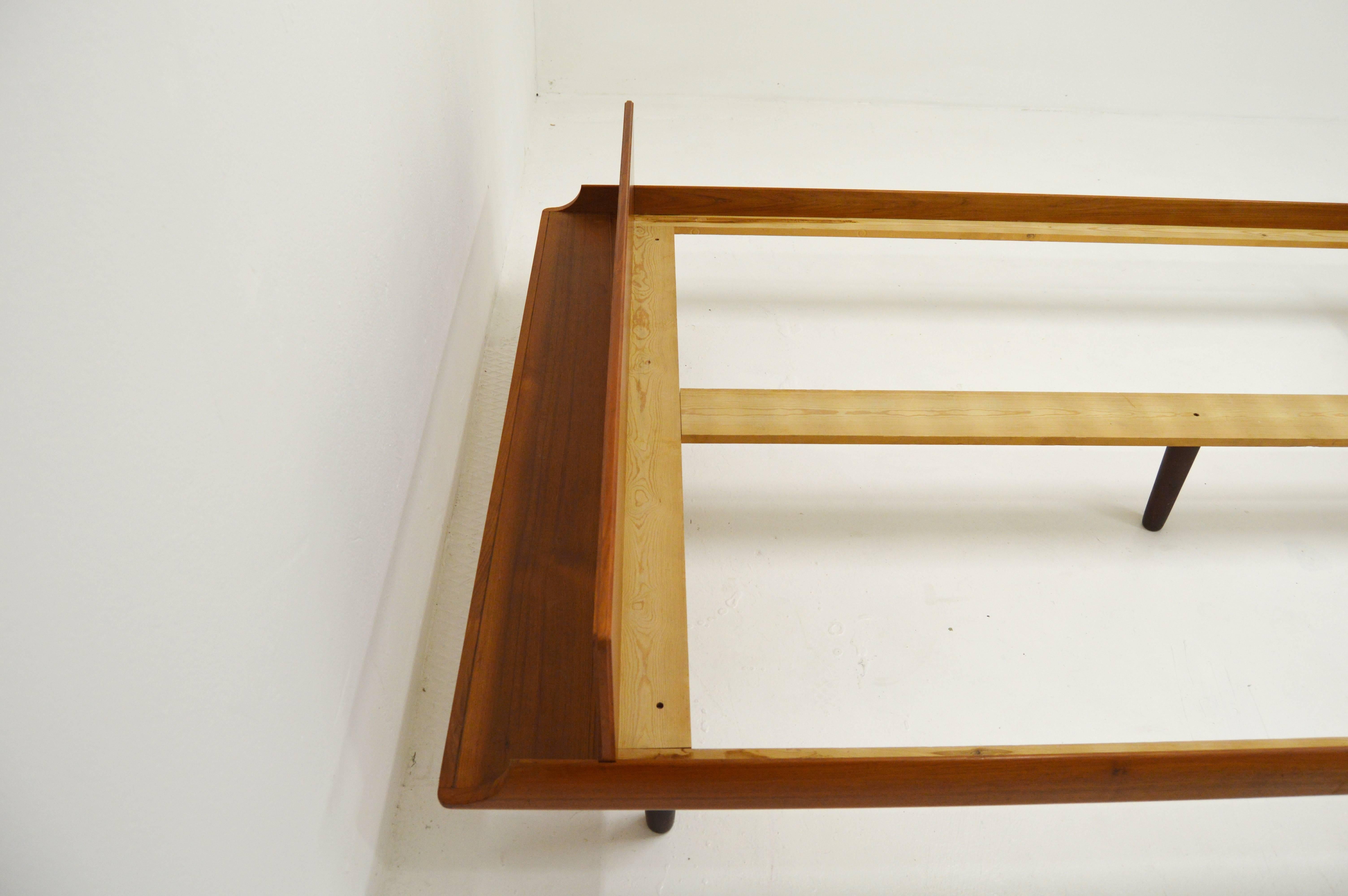 Midcentury Teak Double Master Bed with Bench For Sale 2