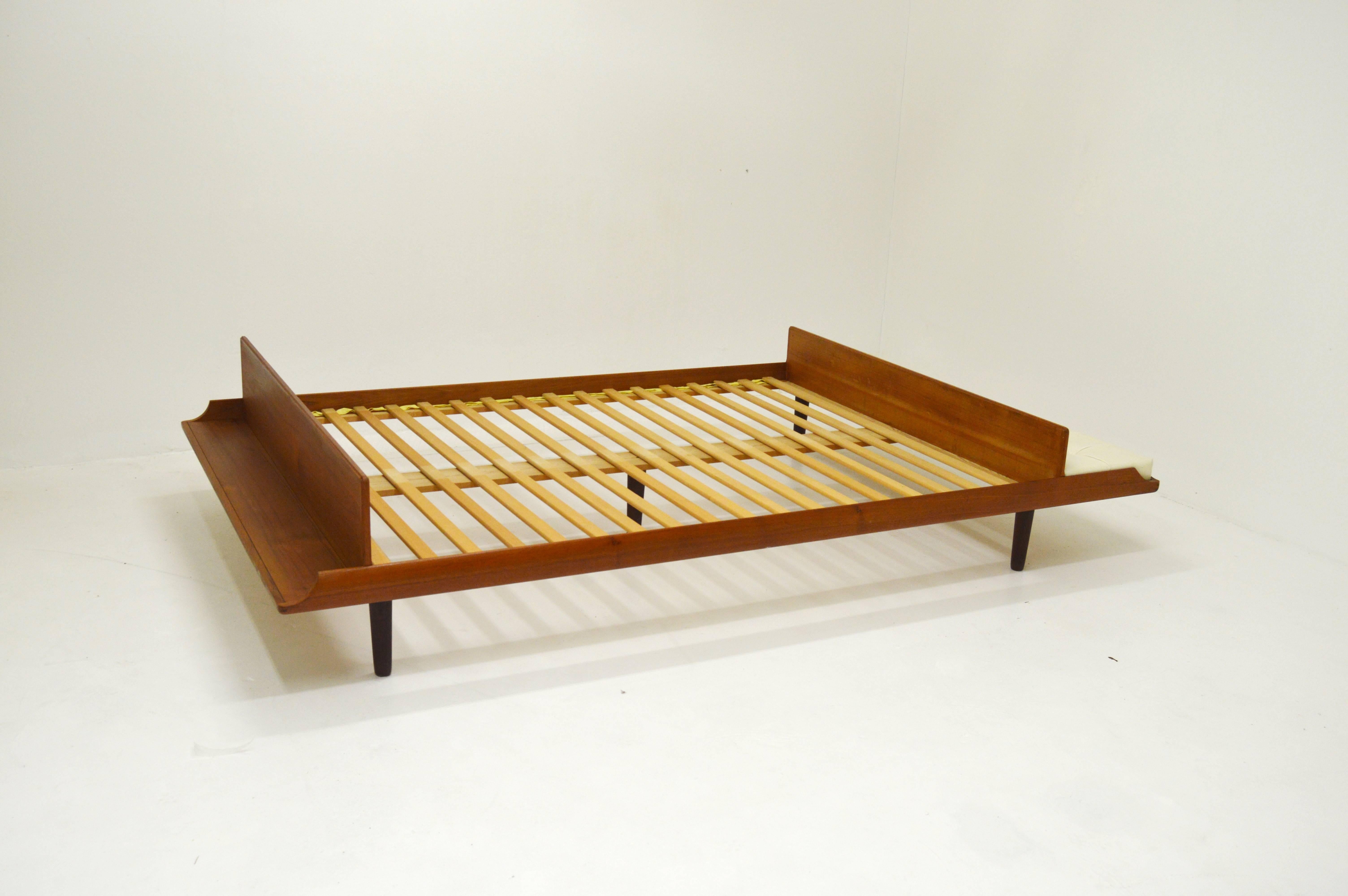 Midcentury Teak Double Master Bed with Bench For Sale 7