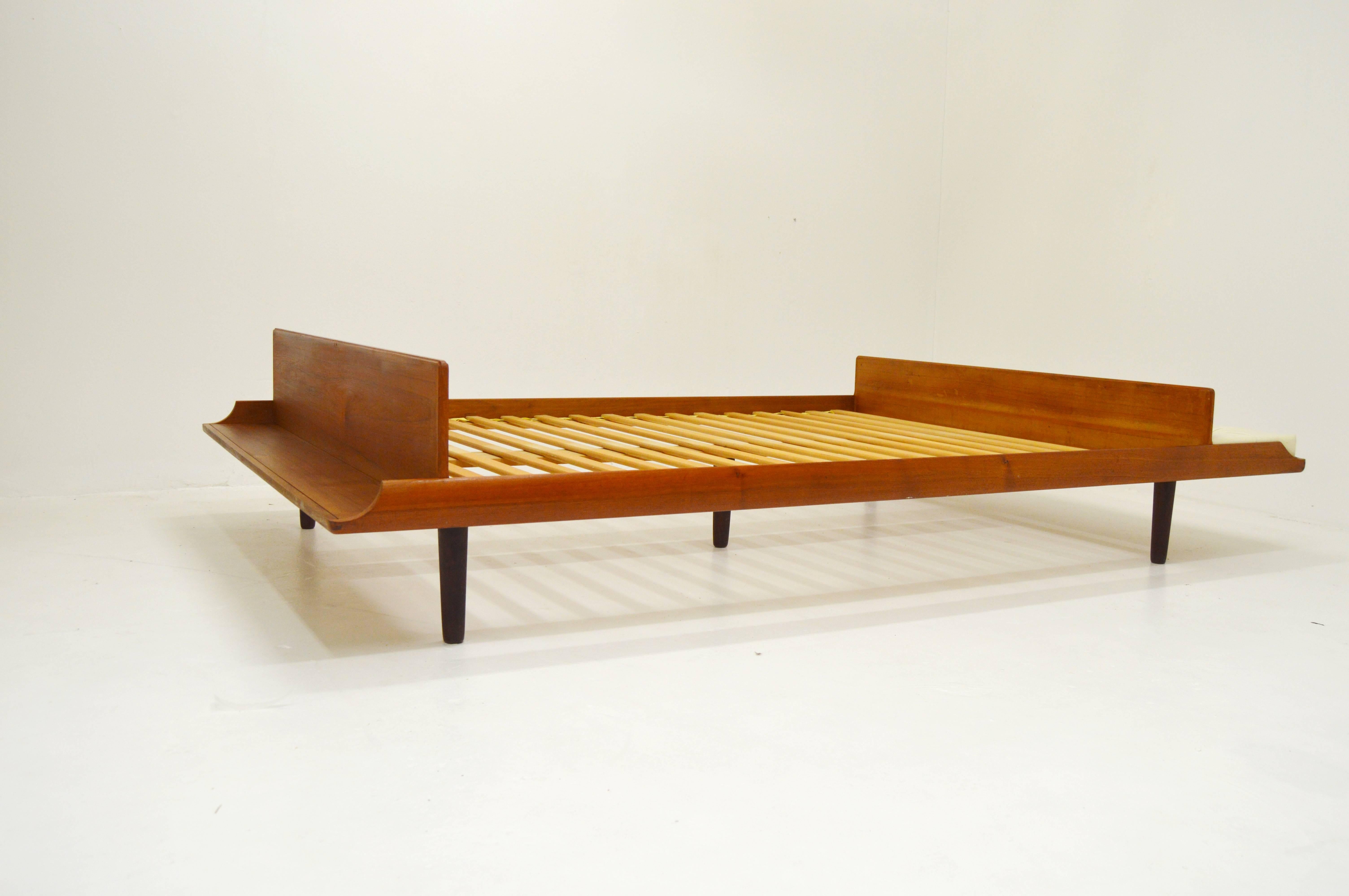 Midcentury Teak Double Master Bed with Bench For Sale 8