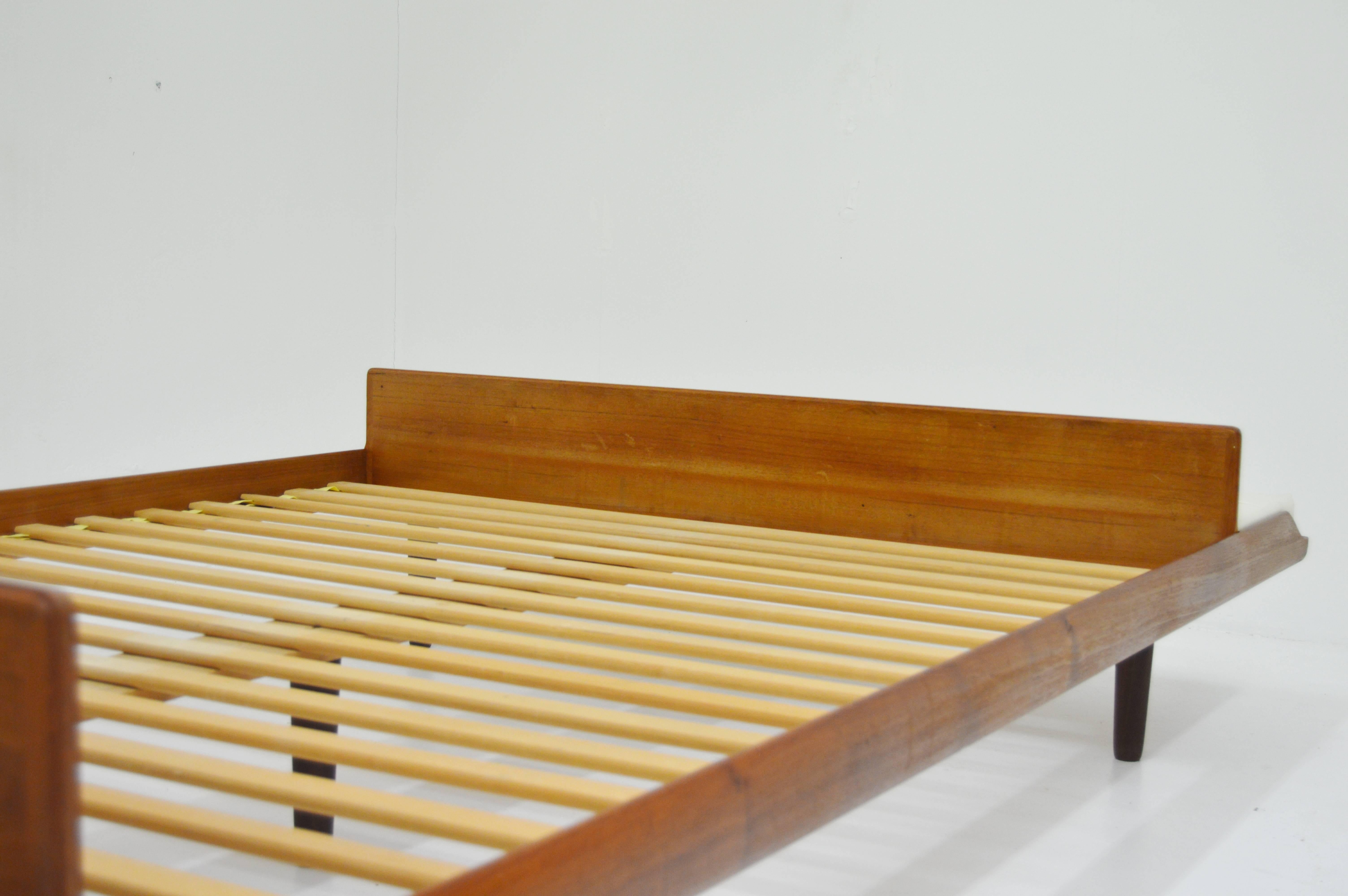 Midcentury Teak Double Master Bed with Bench For Sale 9