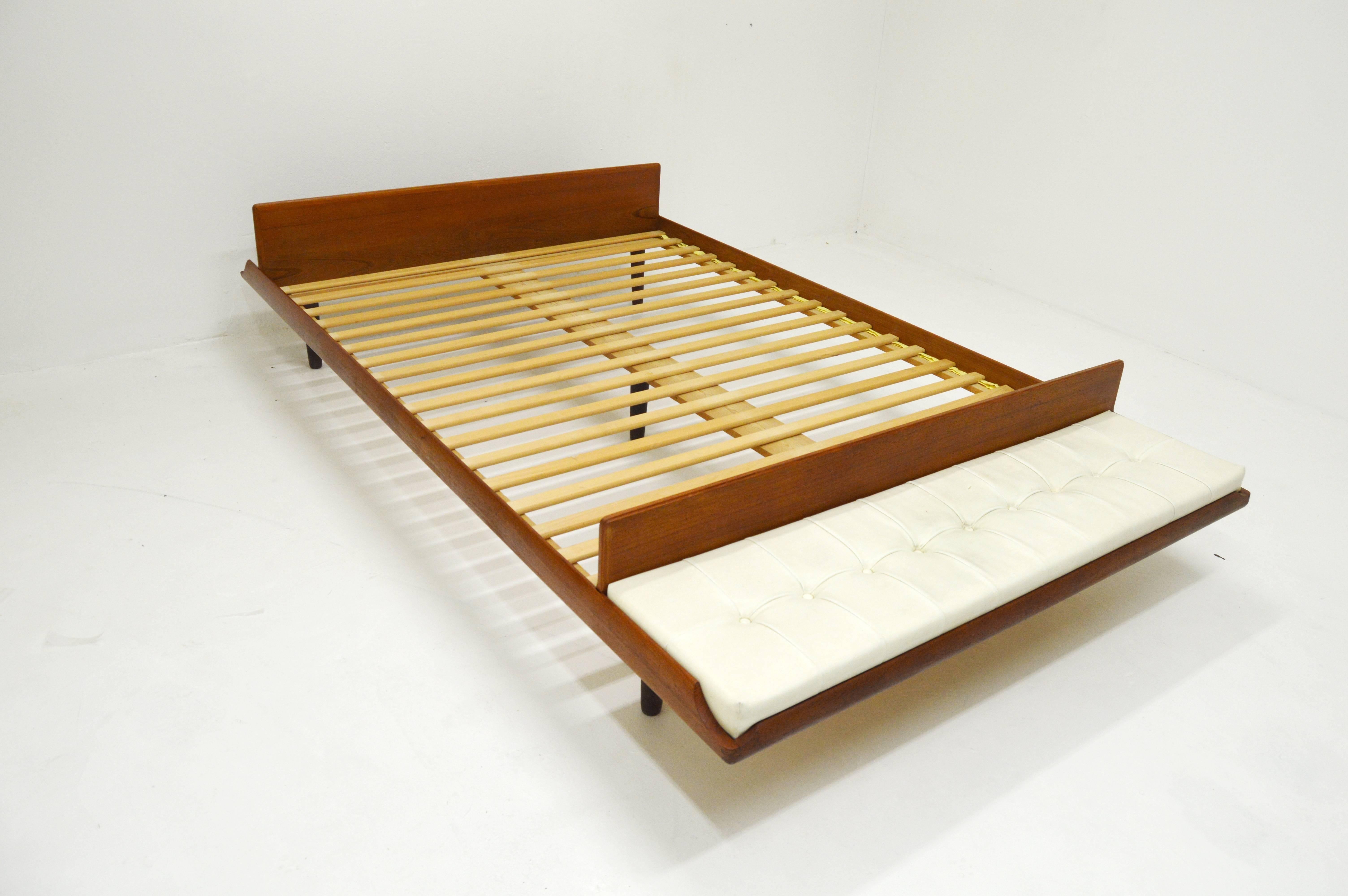 Mid-Century Modern Midcentury Teak Double Master Bed with Bench For Sale