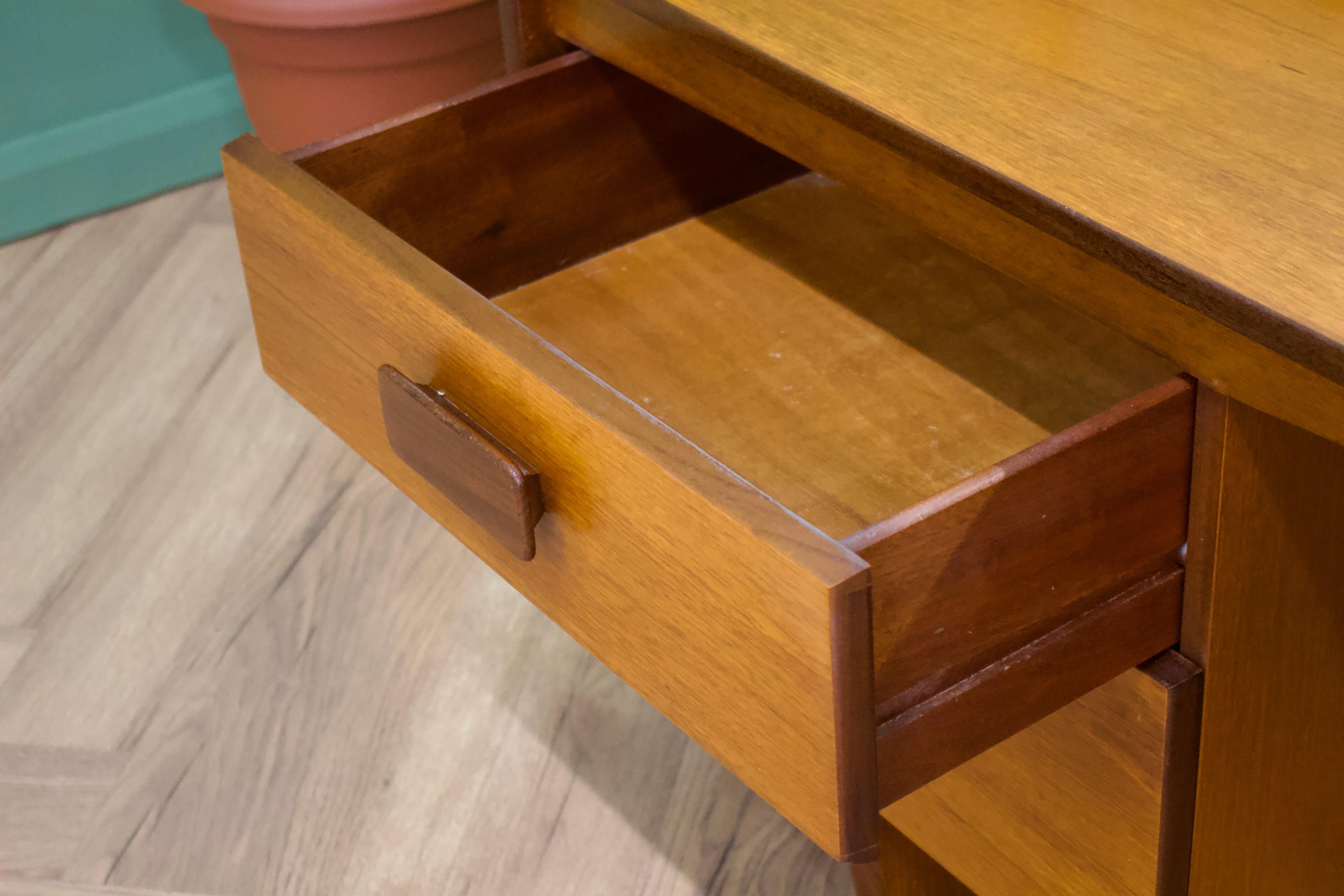 Midcentury Teak Dressing Table from White & Newton, 1960s In Good Condition For Sale In South Shields, GB