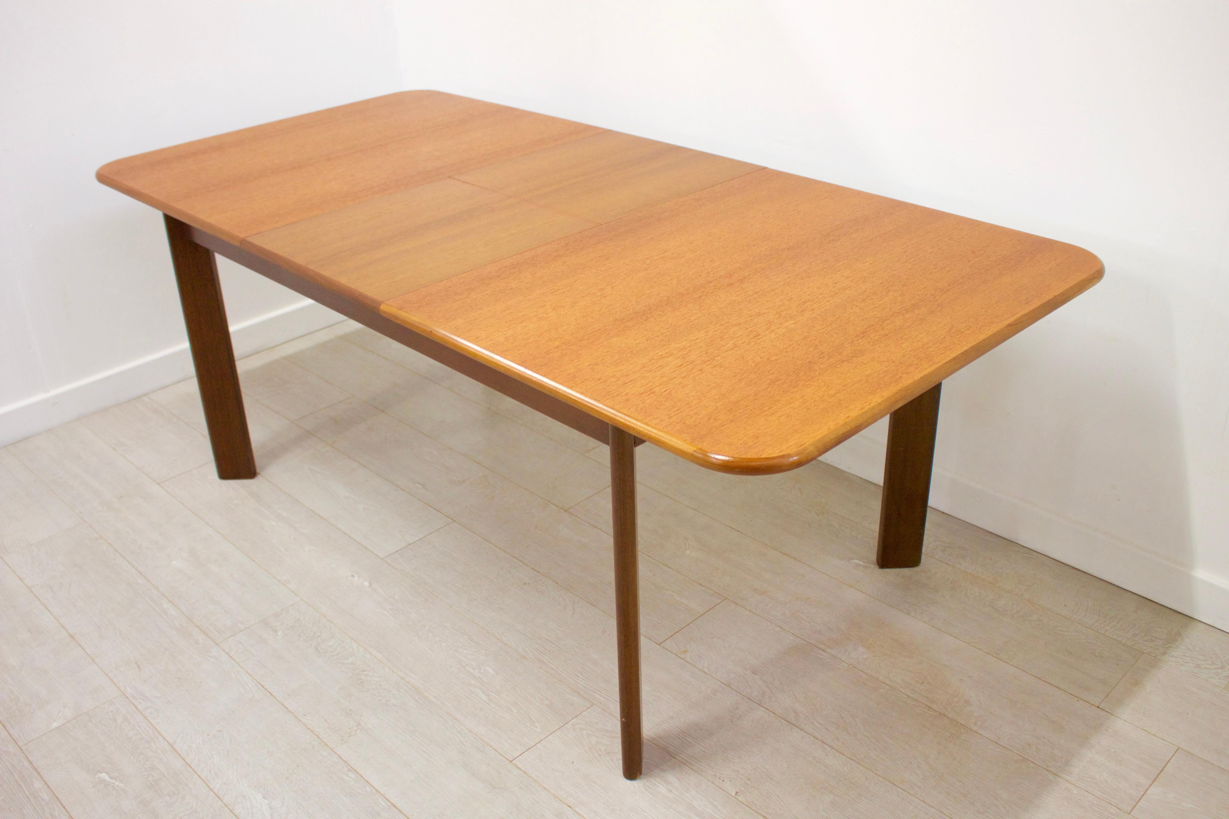 - Midcentury Teak extending dining table by G-Plan
- Made in the UK
- Extended width 195 cm.
