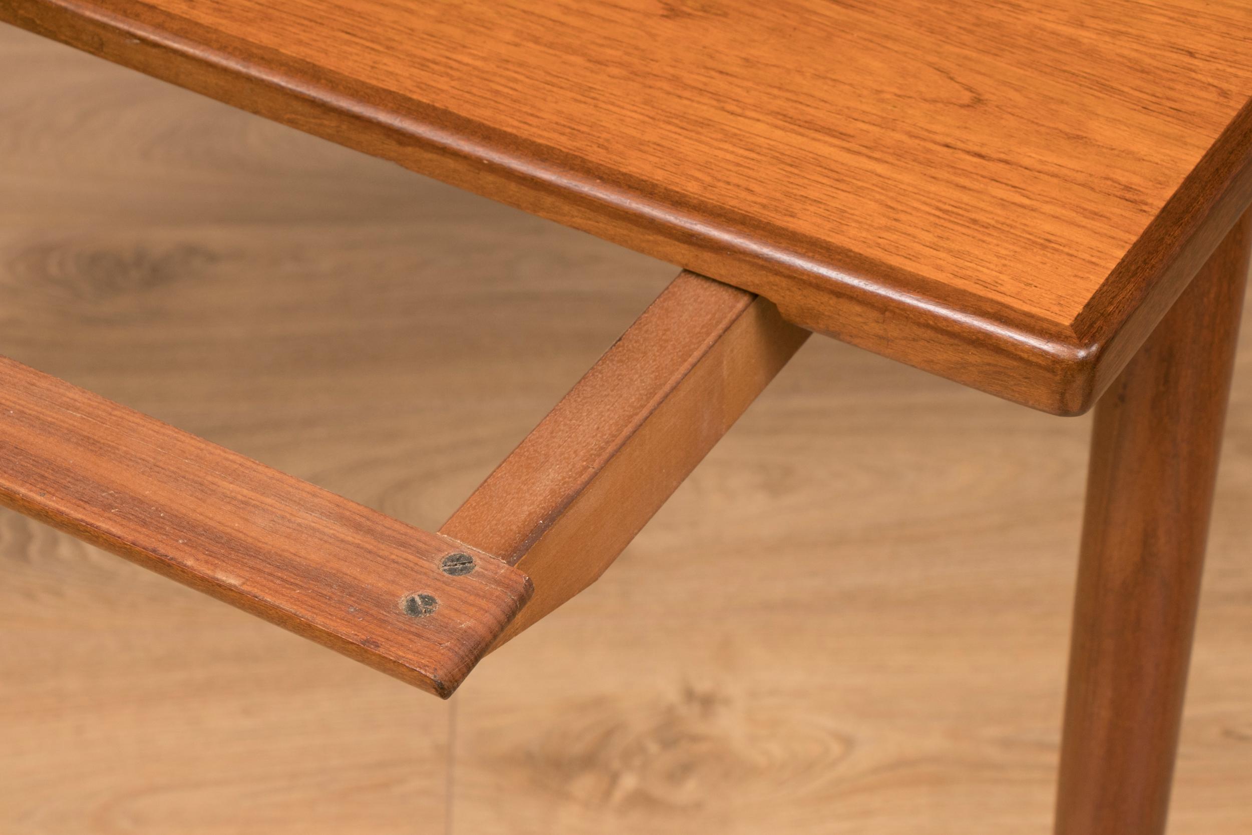 British Midcentury Teak Extending Dining Table by Ib Kofod Larsen for G Plan, circa 1960 For Sale