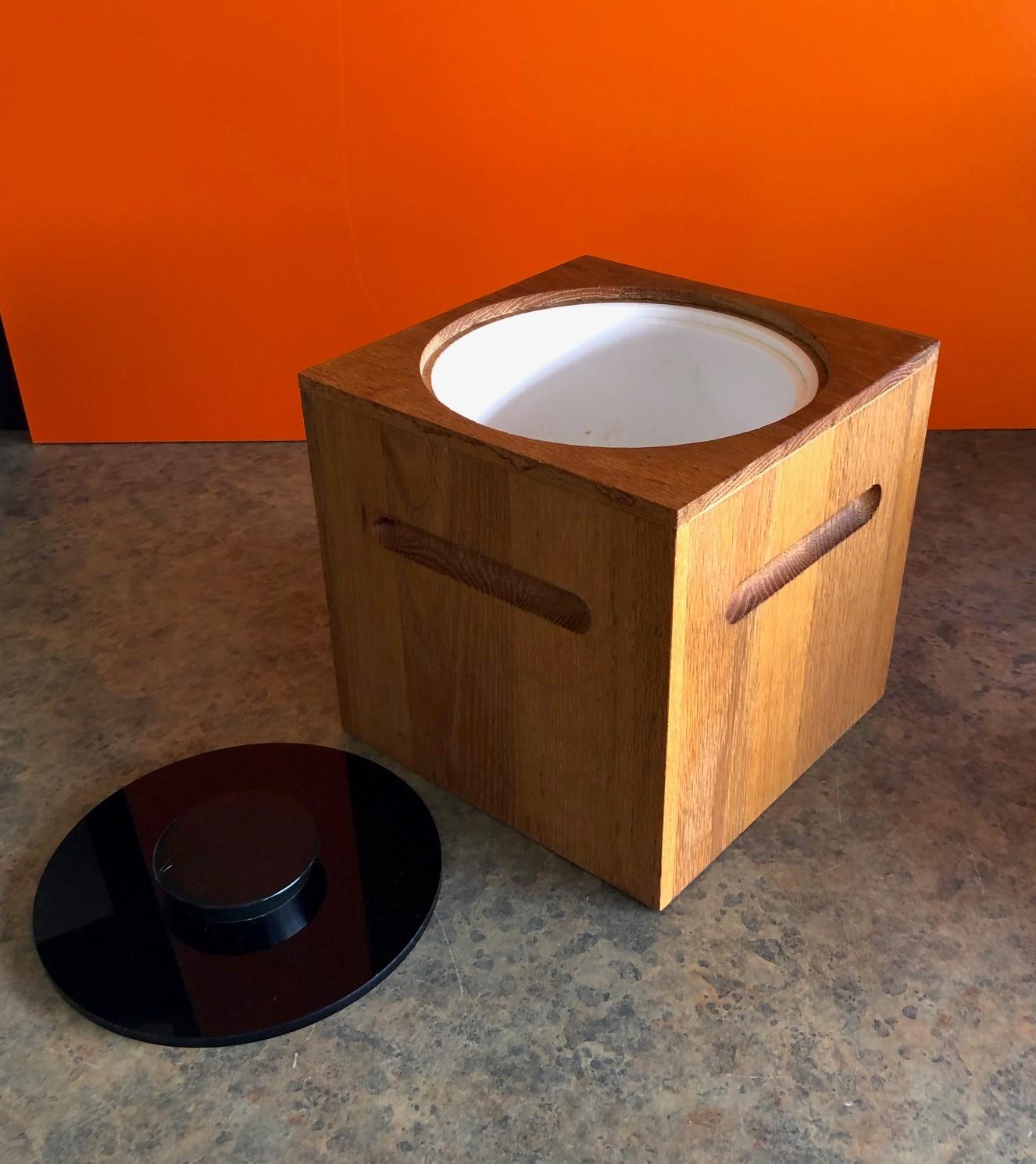 Midcentury Teak Ice Bucket by Morgan Designs In Good Condition For Sale In San Diego, CA