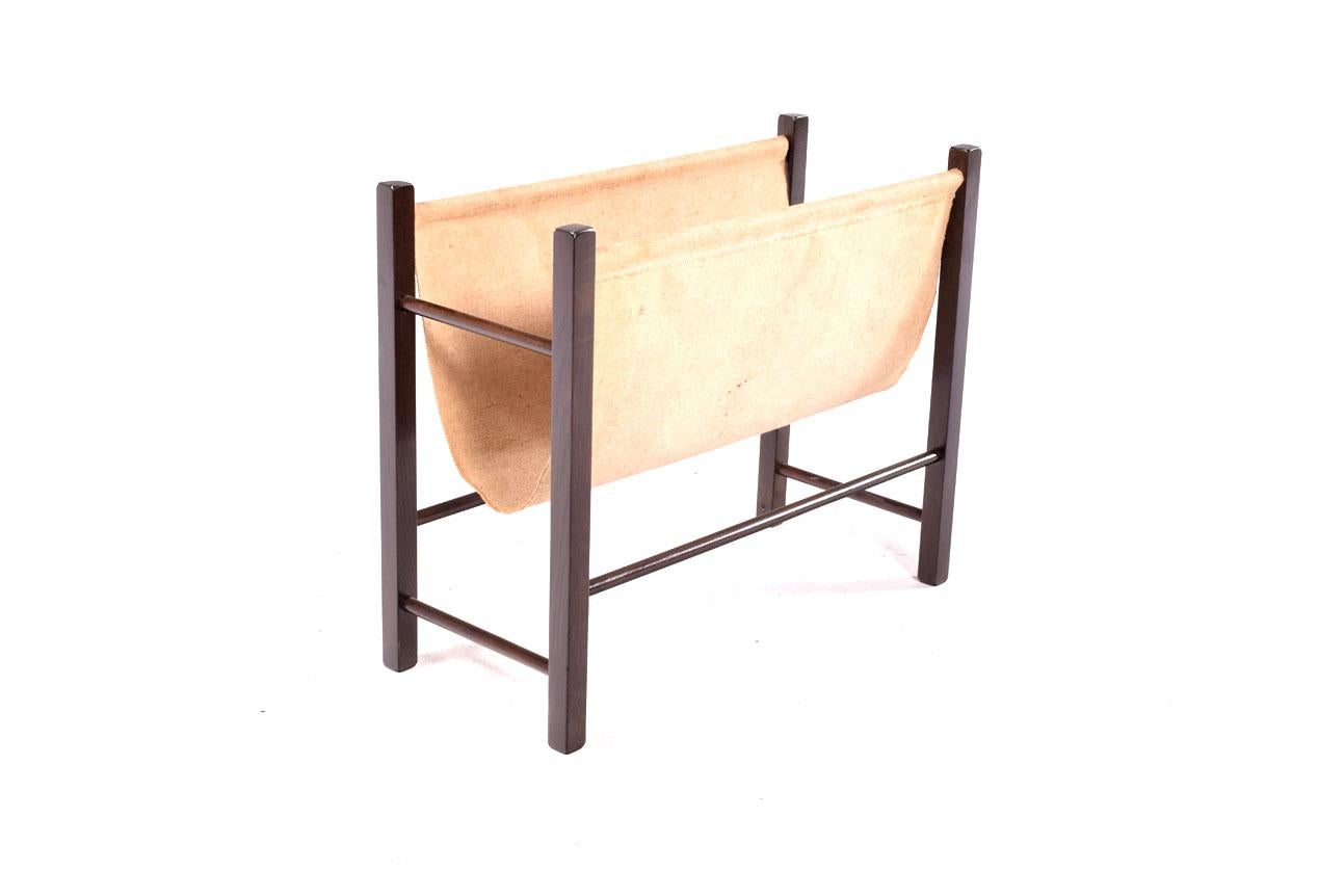 Mid-Century moderno Portariviste in teak del Medioevo in stile danese in vendita