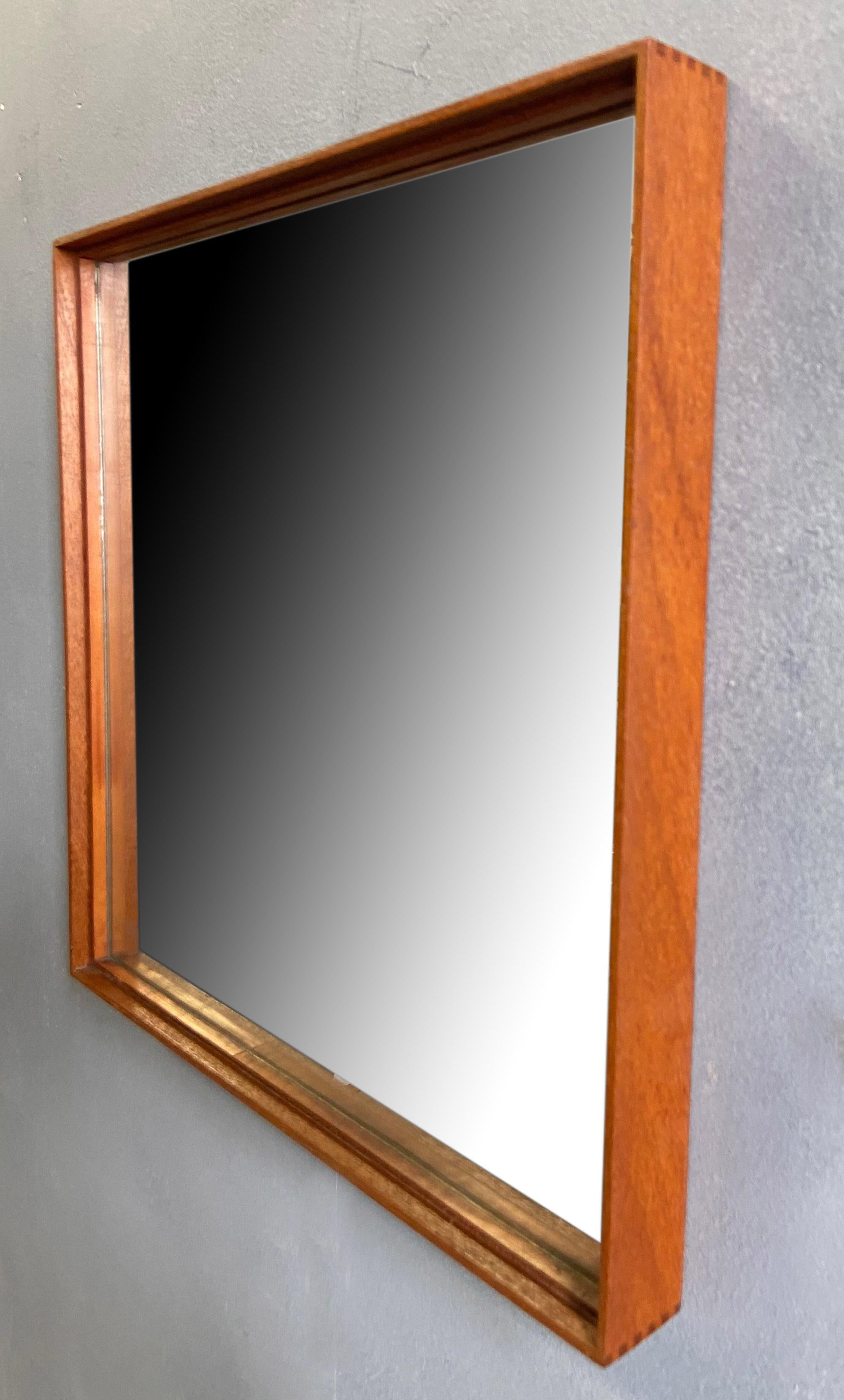 Svedese Specchio in teak del Medioevo di Uno & Osten Kristiansson per Glas Mäster in vendita