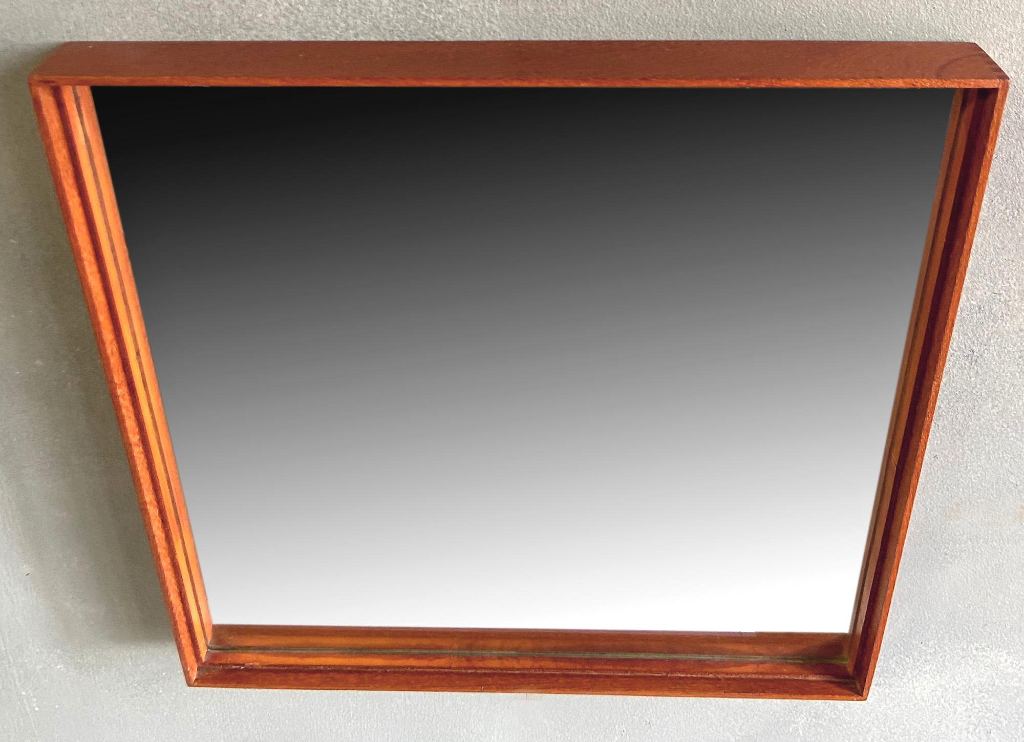 Miroir en teck du milieu du siècle dernier par Uno & Osten Kristiansson pour Glas Mäster Bon état - En vente à BROOKLYN, NY