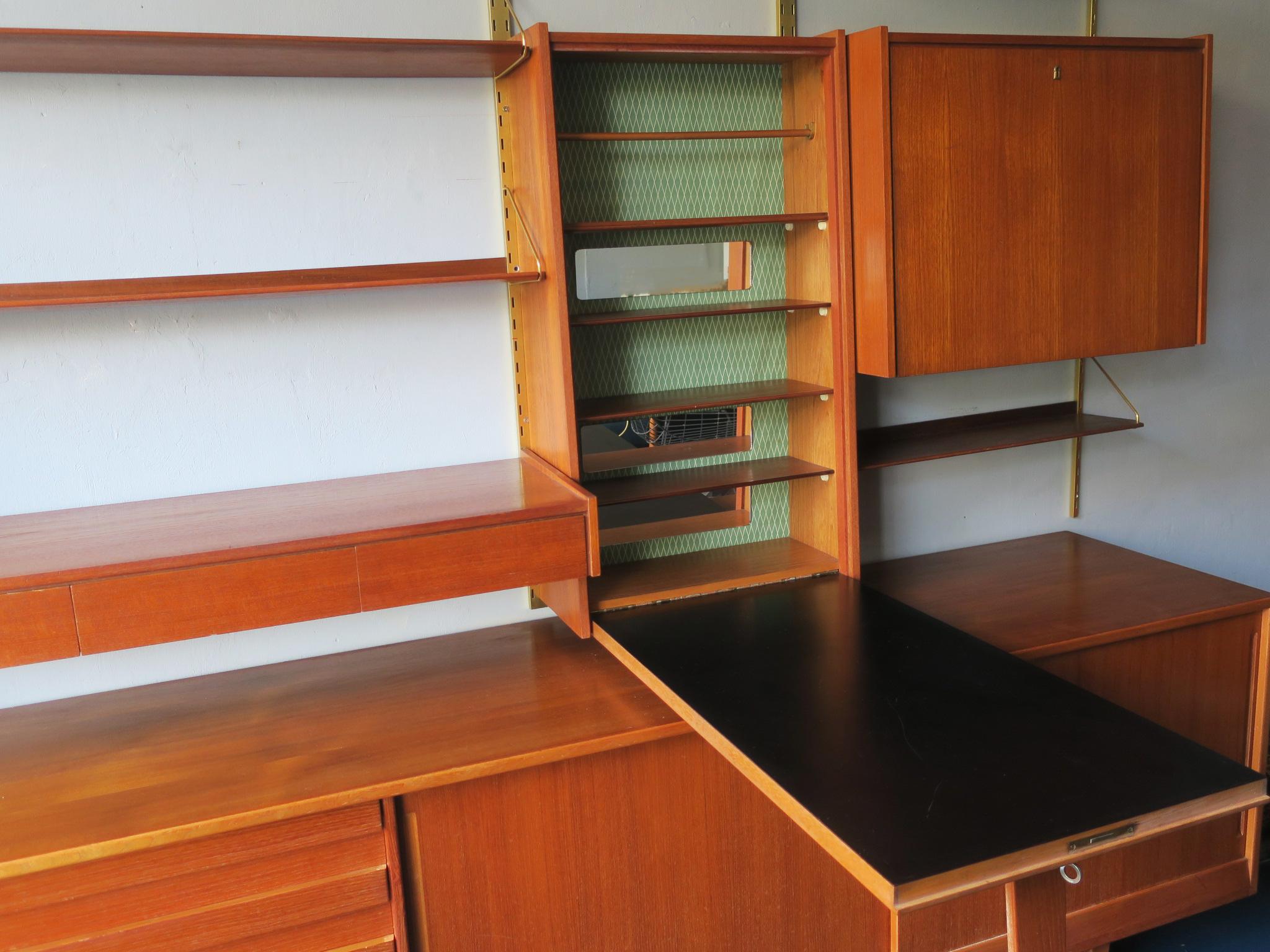 Midcentury Teak Modular Shelf System with Low Sideboard, 1960s For Sale 1