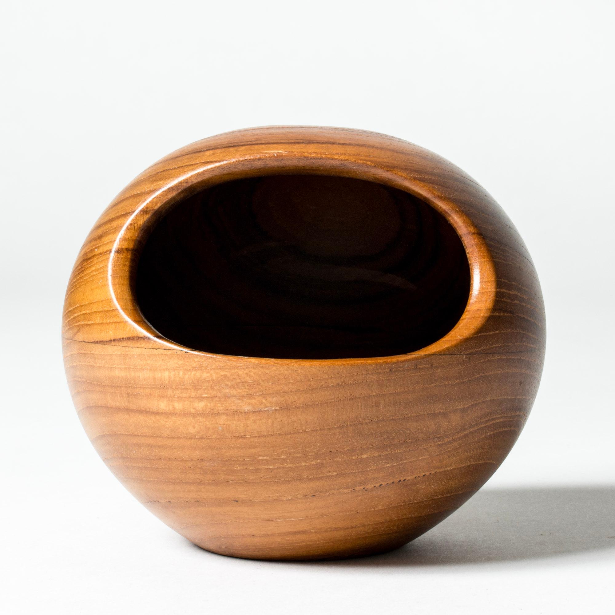 Lovely teak “nut cache” bowl by Sigvard Nilsson, in a smooth round form with an oval opening. Very decorative and sculptural, beautiful woodgrain.