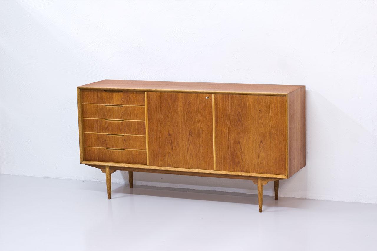 Sideboard model “Silvia” designed by Svante Skogh. Manufactured by Seffle (Säffle) Möbelfabrik in Sweden during the late 1950s. Made from teak with solid oak edges and legs. Sliding doors with 5 drawers.
