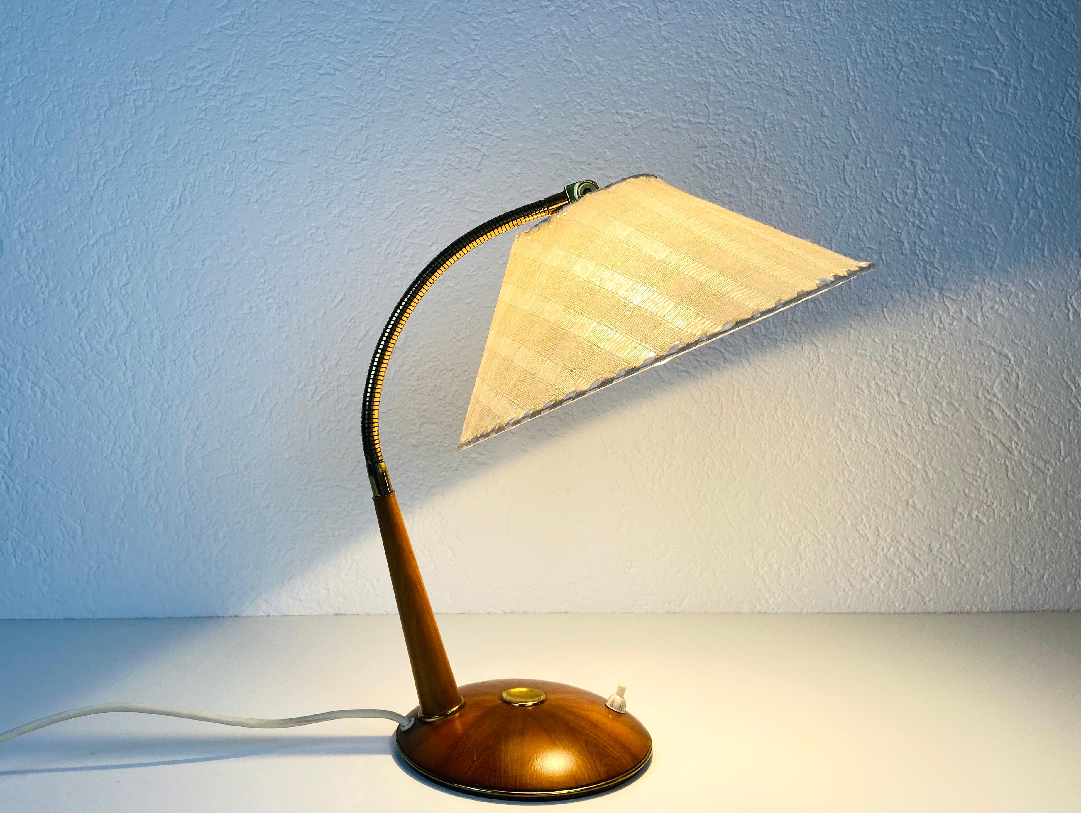 Mid-Century Modern Lampe de table en teck du milieu du siècle par Temde, circa 1970 en vente