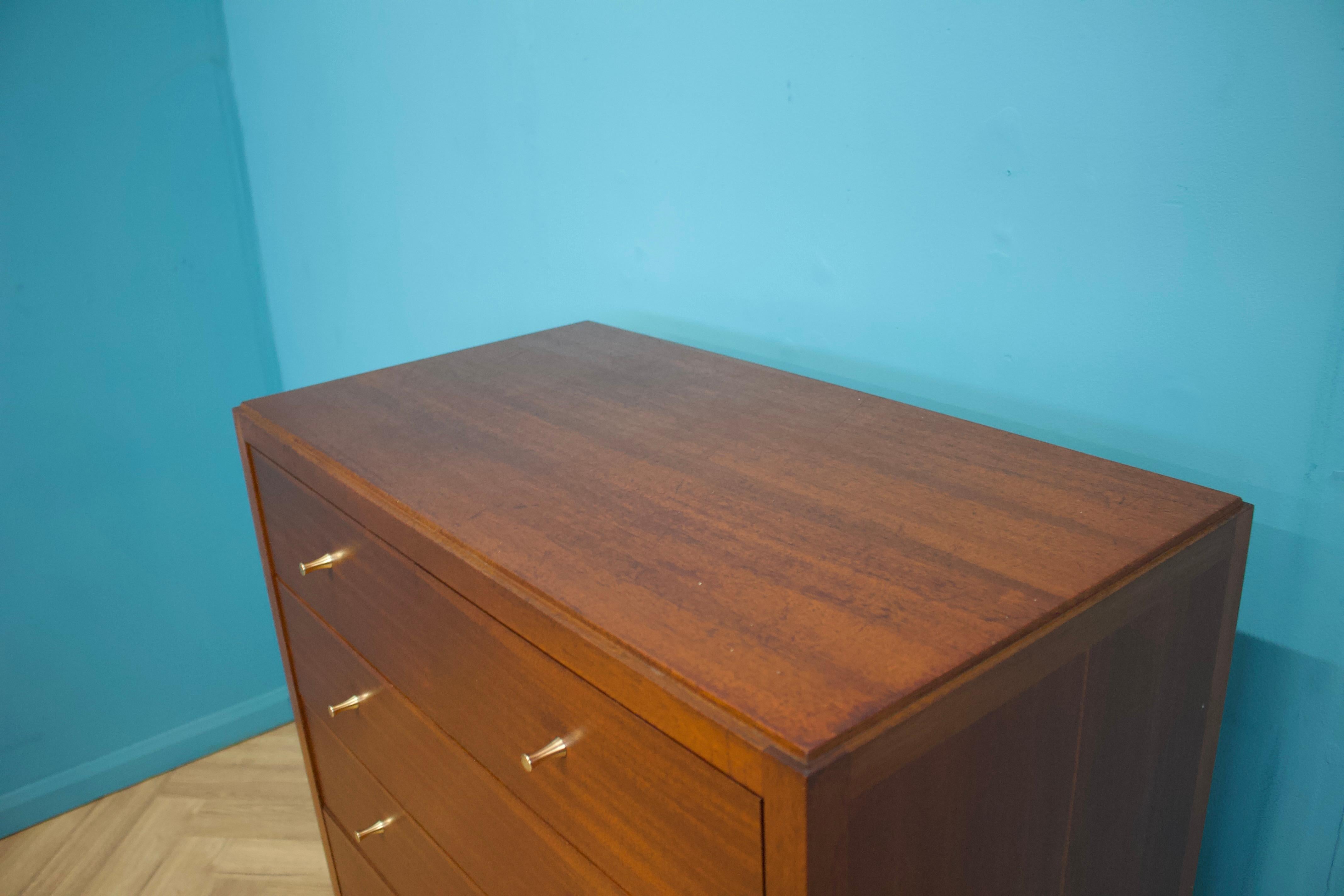 Cassettiera Tallboy in teak del Medioevo di Heal's da Loughborough, anni '60 In condizioni buone in vendita a South Shields, GB