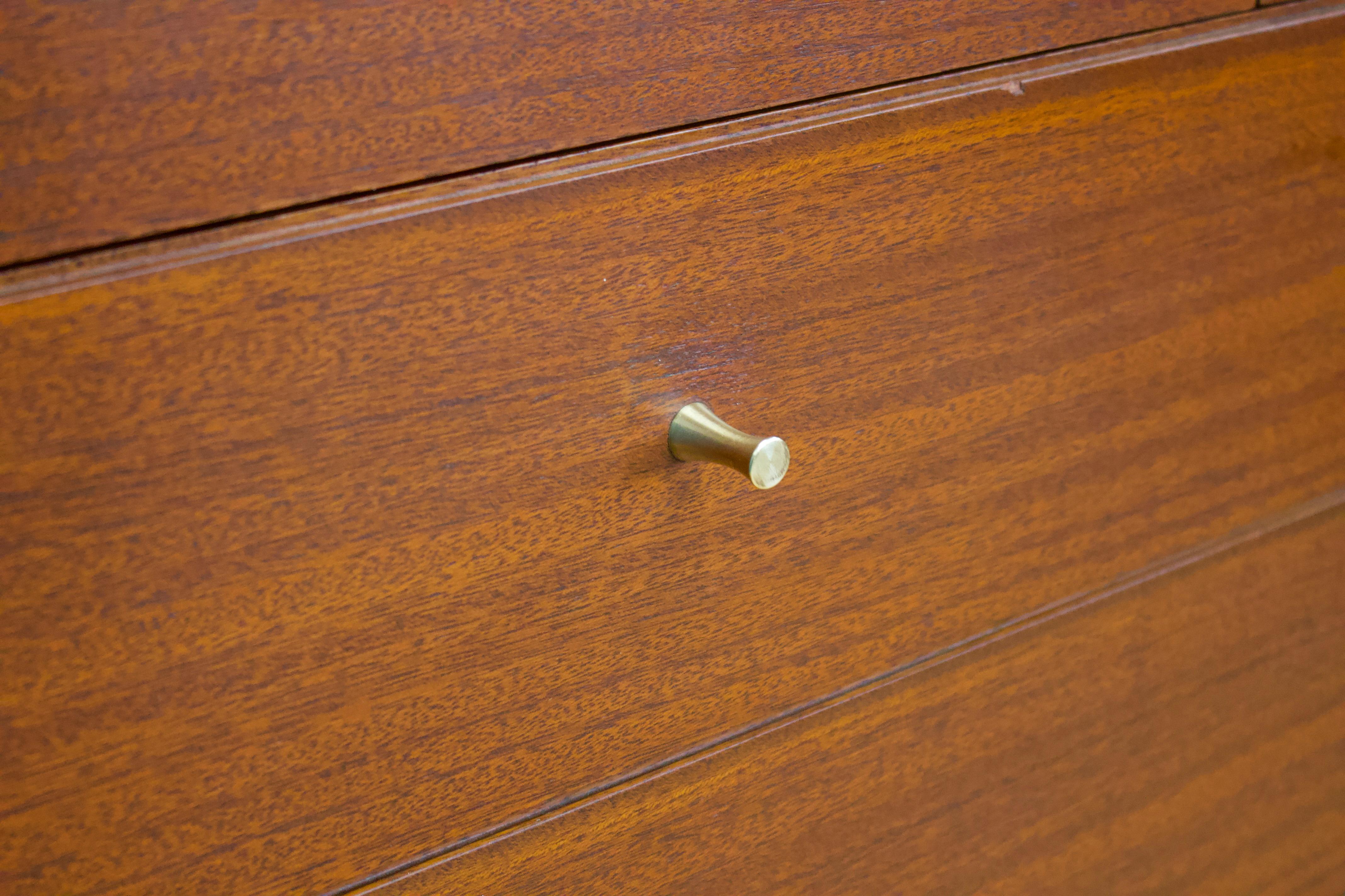XX secolo Cassettiera Tallboy in teak del Medioevo di Heal's da Loughborough, anni '60 in vendita