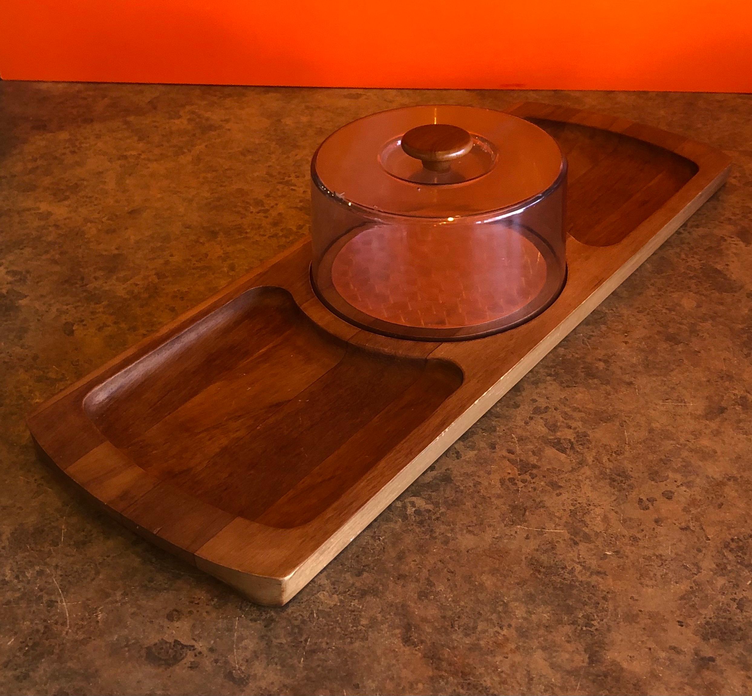 Very nice midcentury teak tray / cheese board with plastic dome by Luthje Wood of Denmark, circa 1970s. The board is 22