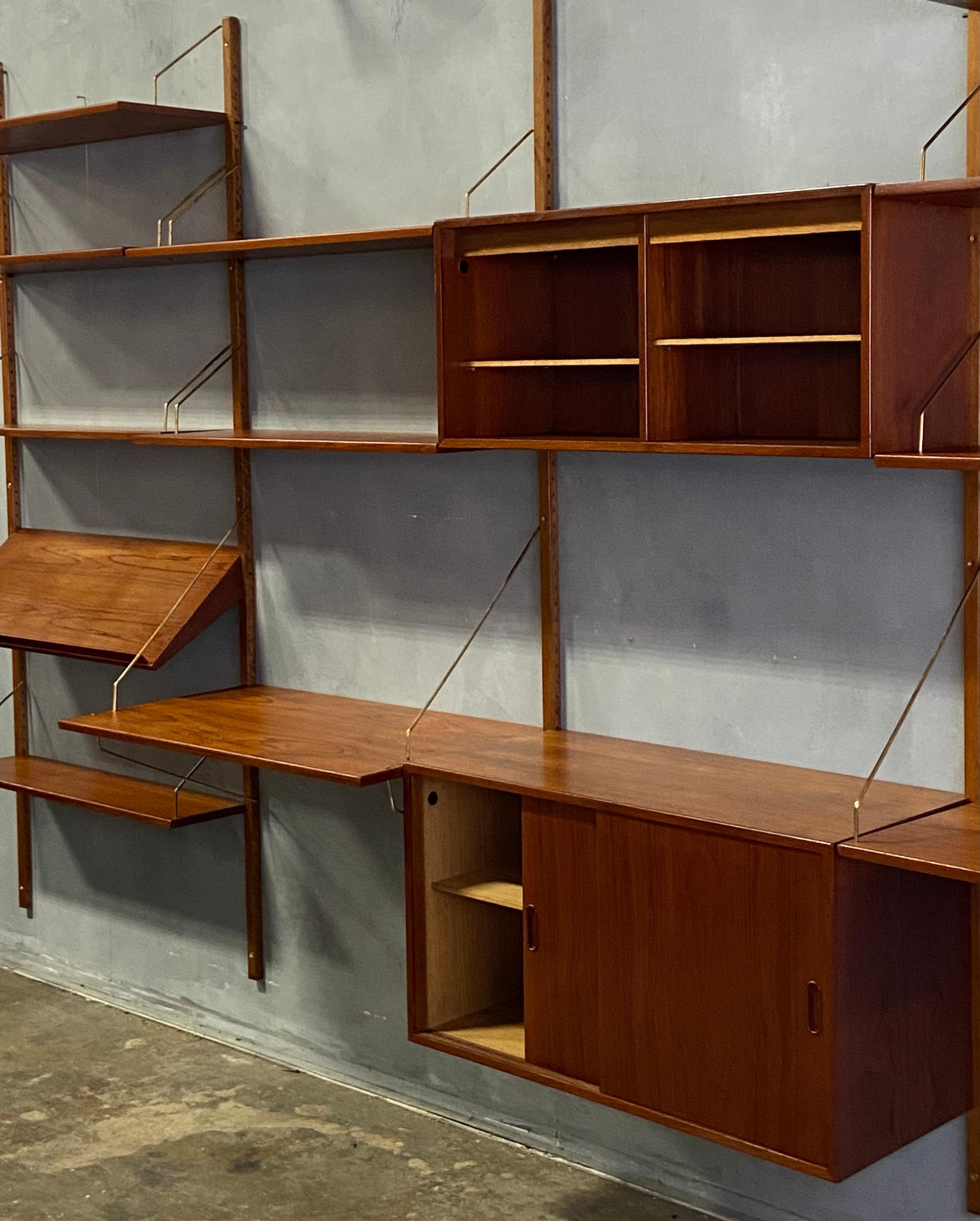 Midcentury Teak Wall Unit Sorensen for HG Furniture In Good Condition In BROOKLYN, NY