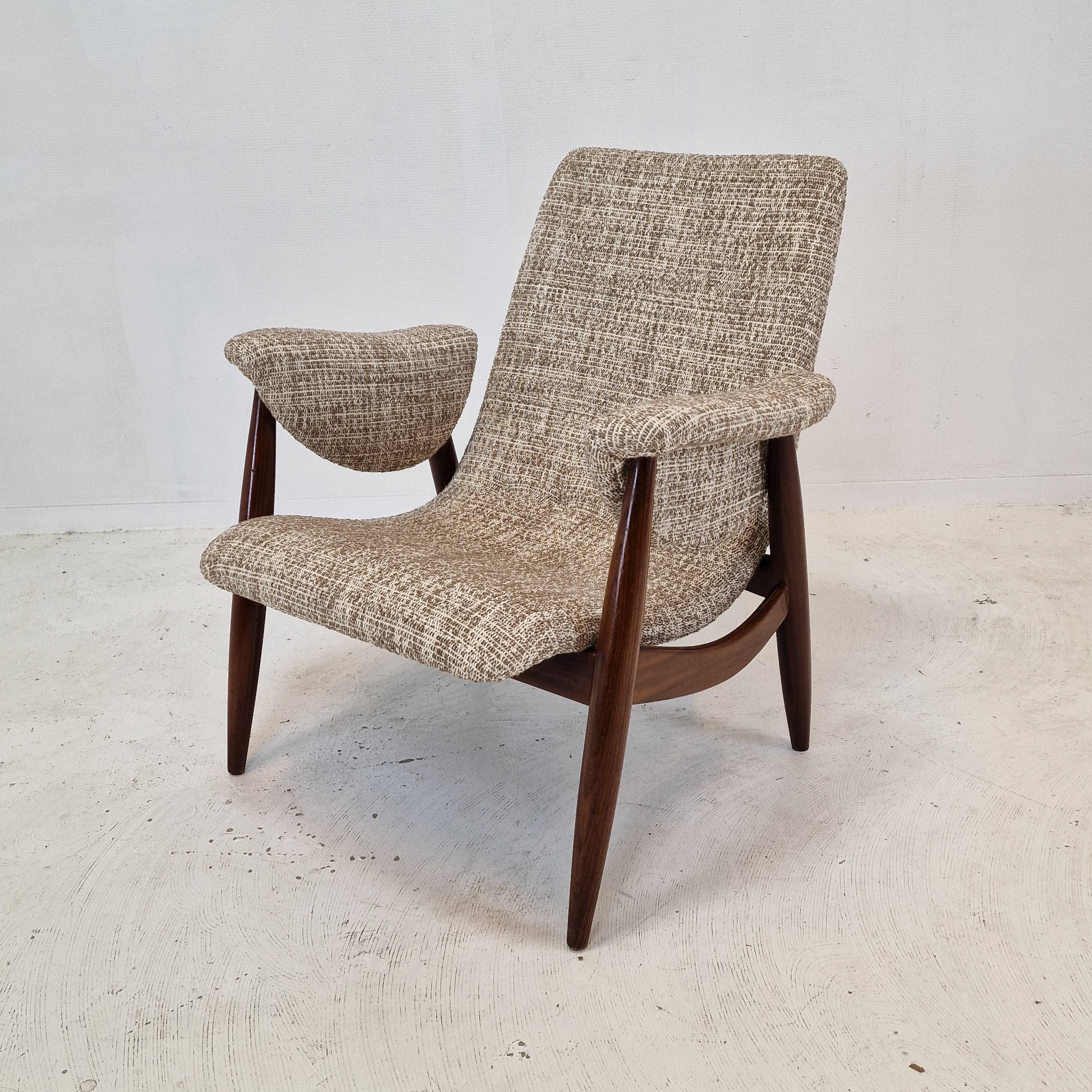 Lovely lounge chair, fabricated in the 1960s by Wébé the Netherlands.
It is designed by Louis van Teeffelen.

The elegant structure of this comfortable chair is made of solid teak.

The chair is just restored with new foam and new fabric.
It