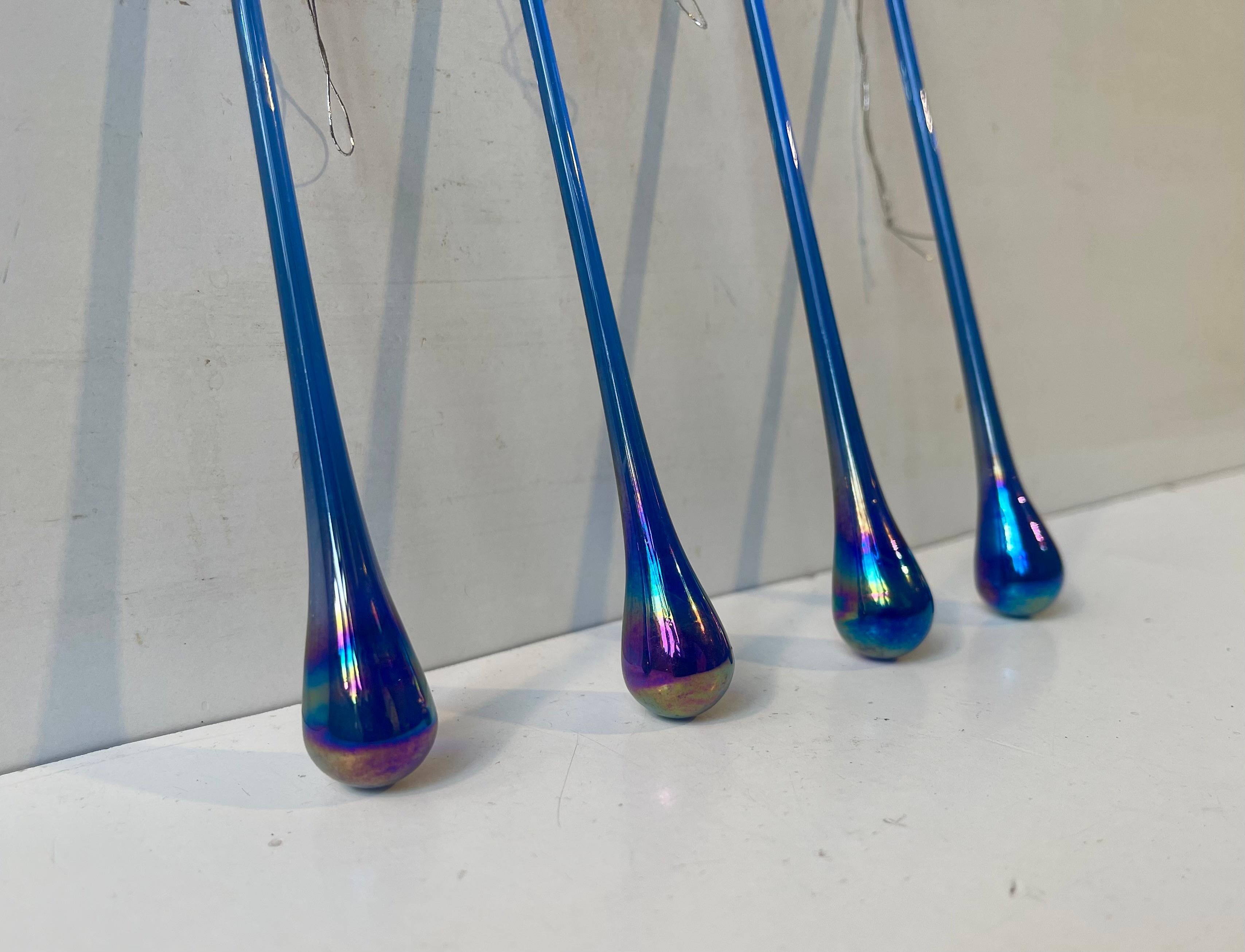 Mid-Century moderno Acchiappasole a goccia in vetro blu arcobaleno, set da 4 in vendita