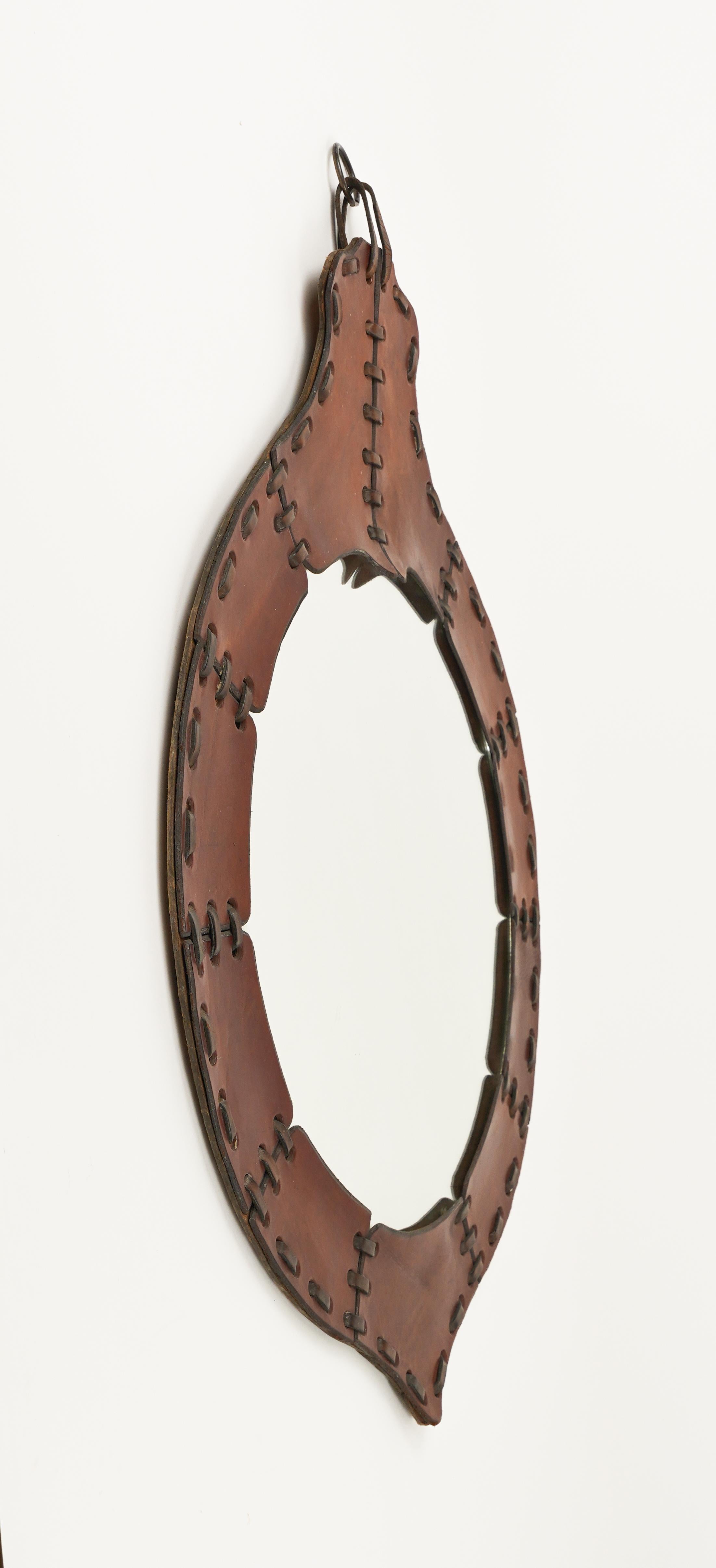 Italian Midcentury Teardrop Wall Mirror in Leather, Italy 1960s For Sale