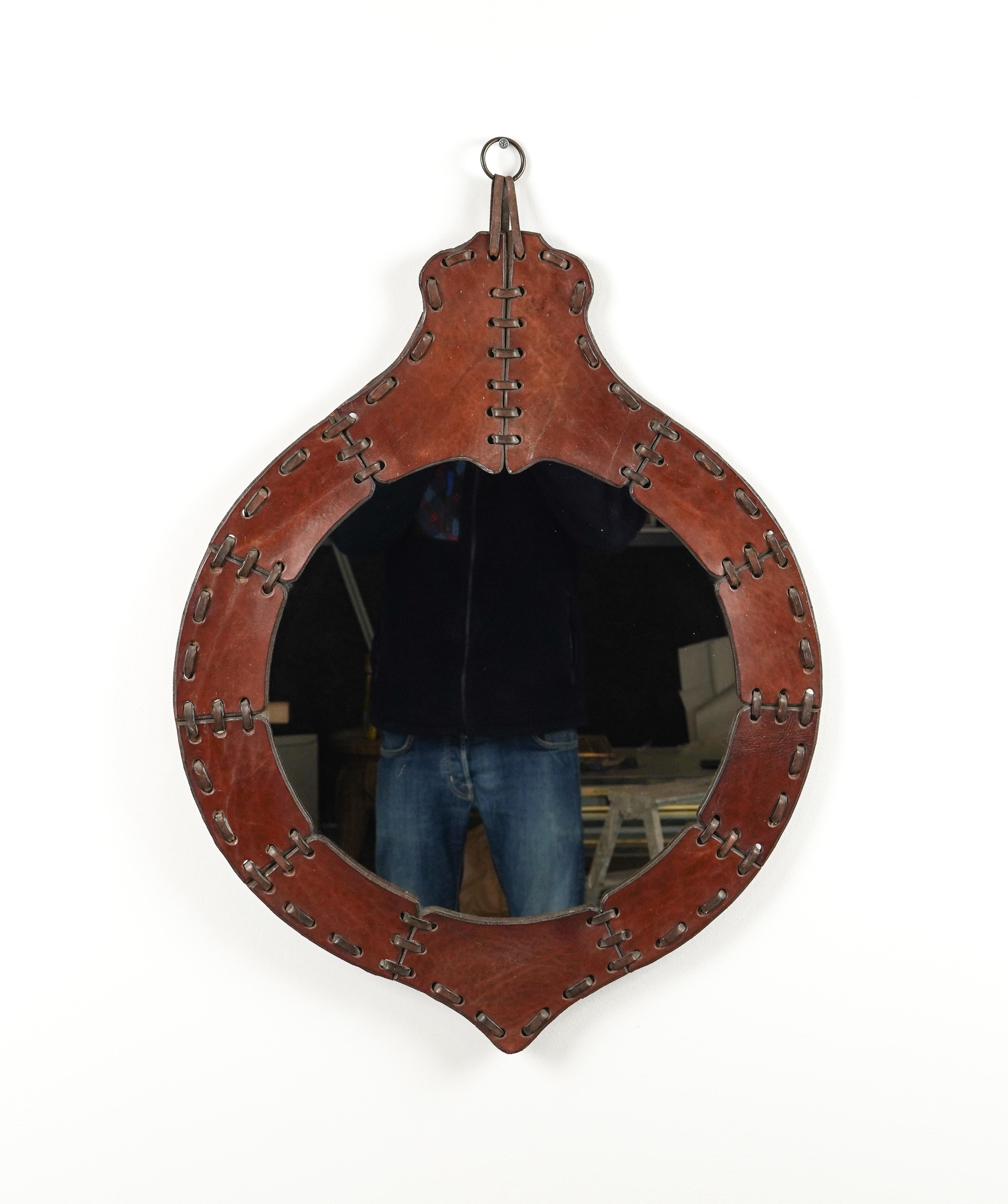 Midcentury Teardrop Wall Mirror in Leather, Italy 1960s In Good Condition For Sale In Rome, IT
