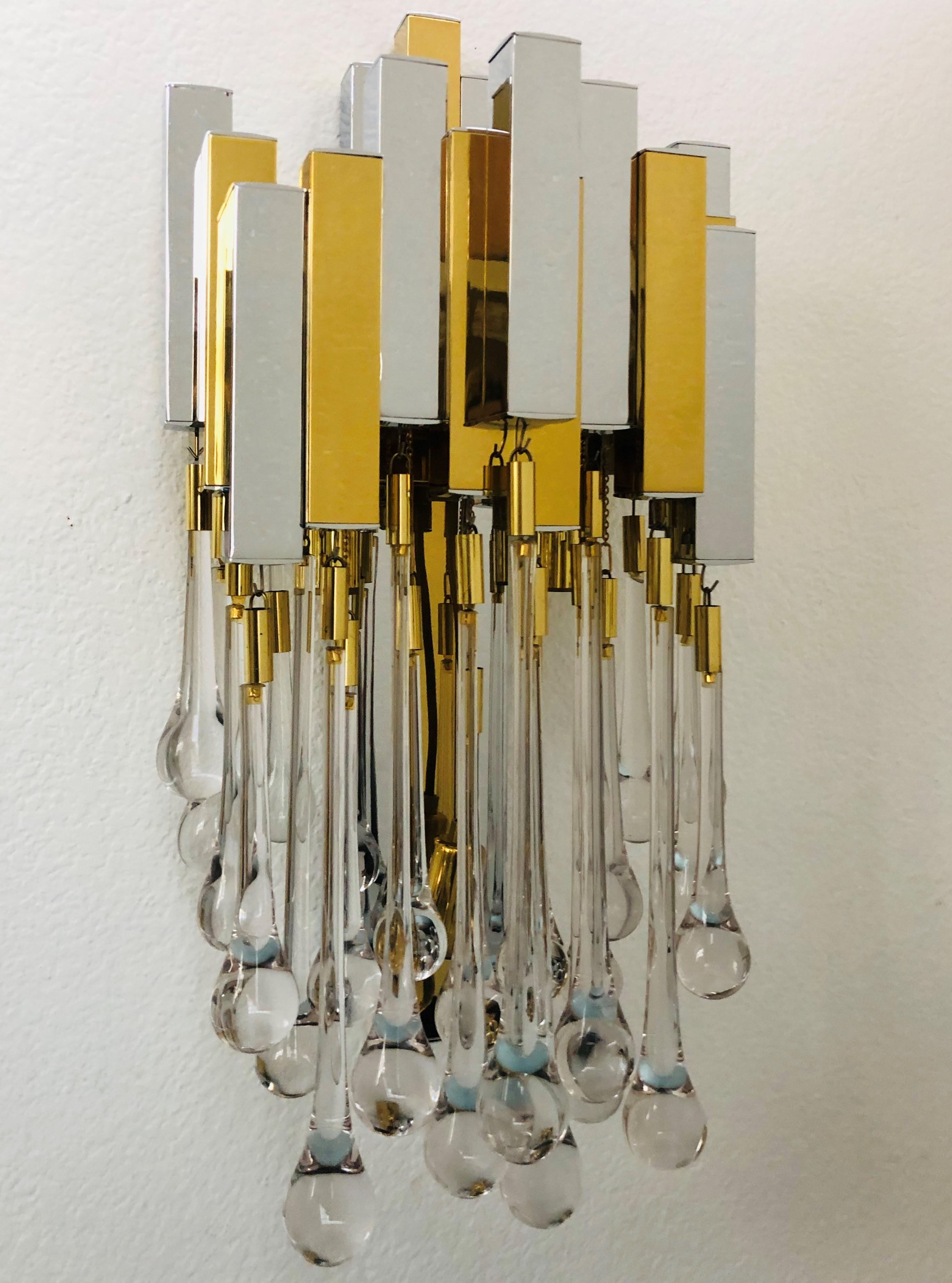 Unique, exclusive, huge and Italian midcentury central sconce. This piece was designed and manufactured during the 1970s in Barcelona, by BD Lumica.
This piece is composed by golden brass, chromed metal structure, and 24 units of teardrop