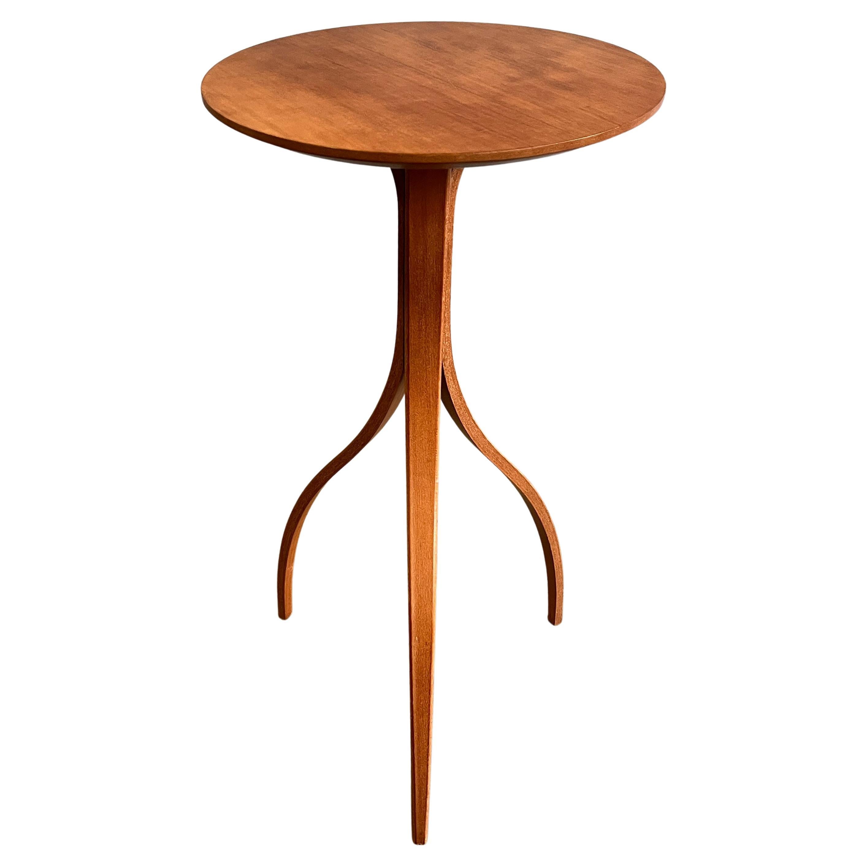 For your consideration is this beautiful and elegant three legged table in teakwood. Featuring a bentwood design and round top in original in beautiful condition with a warm patina. Reminiscent of Dunbar Wormley designs.

The top is 14 inches wide