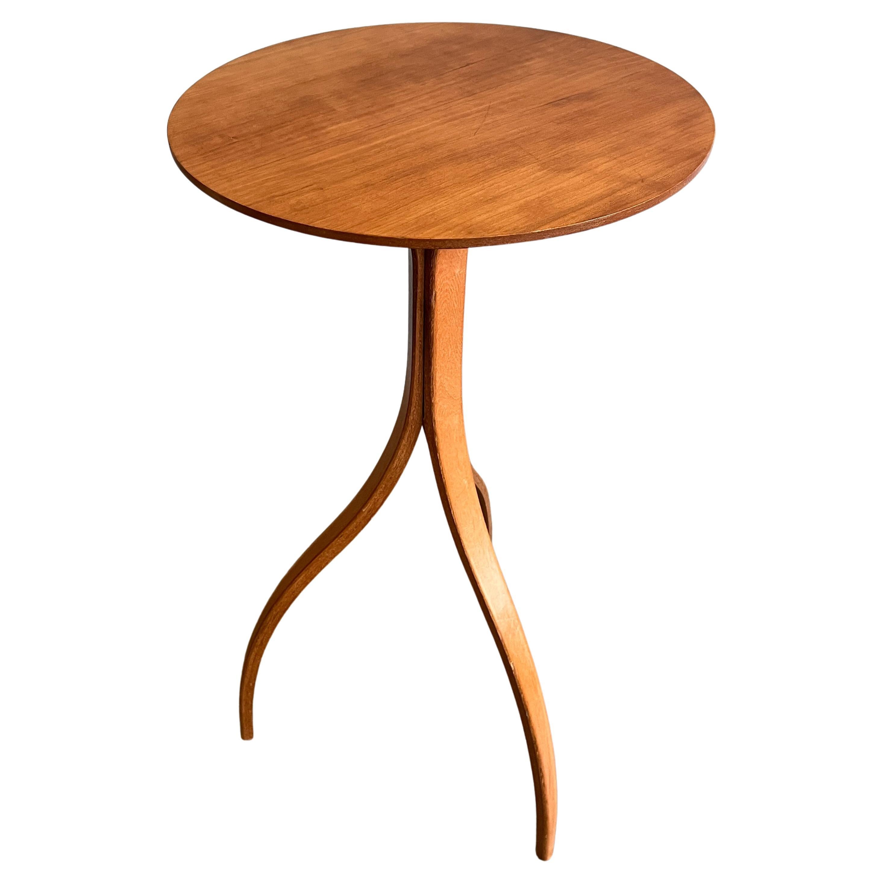 three leg table design