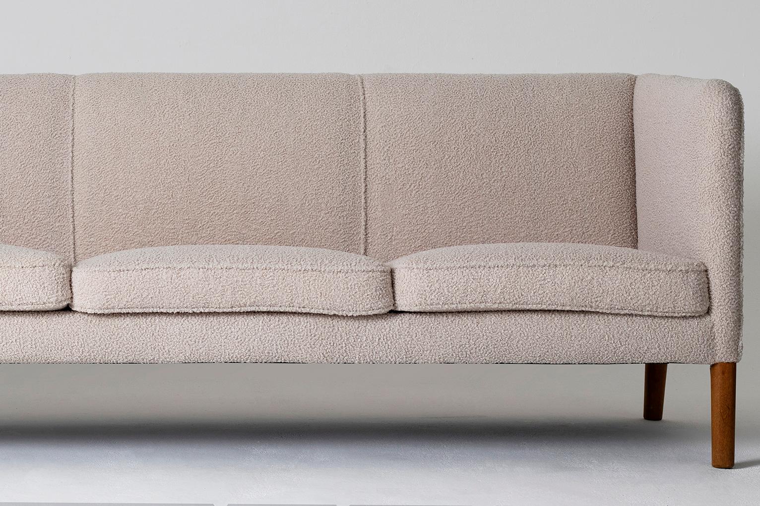 Midcentury Three-Seat Sofa by Hans J. Wegner, Model AP 18S In Good Condition In London, GB