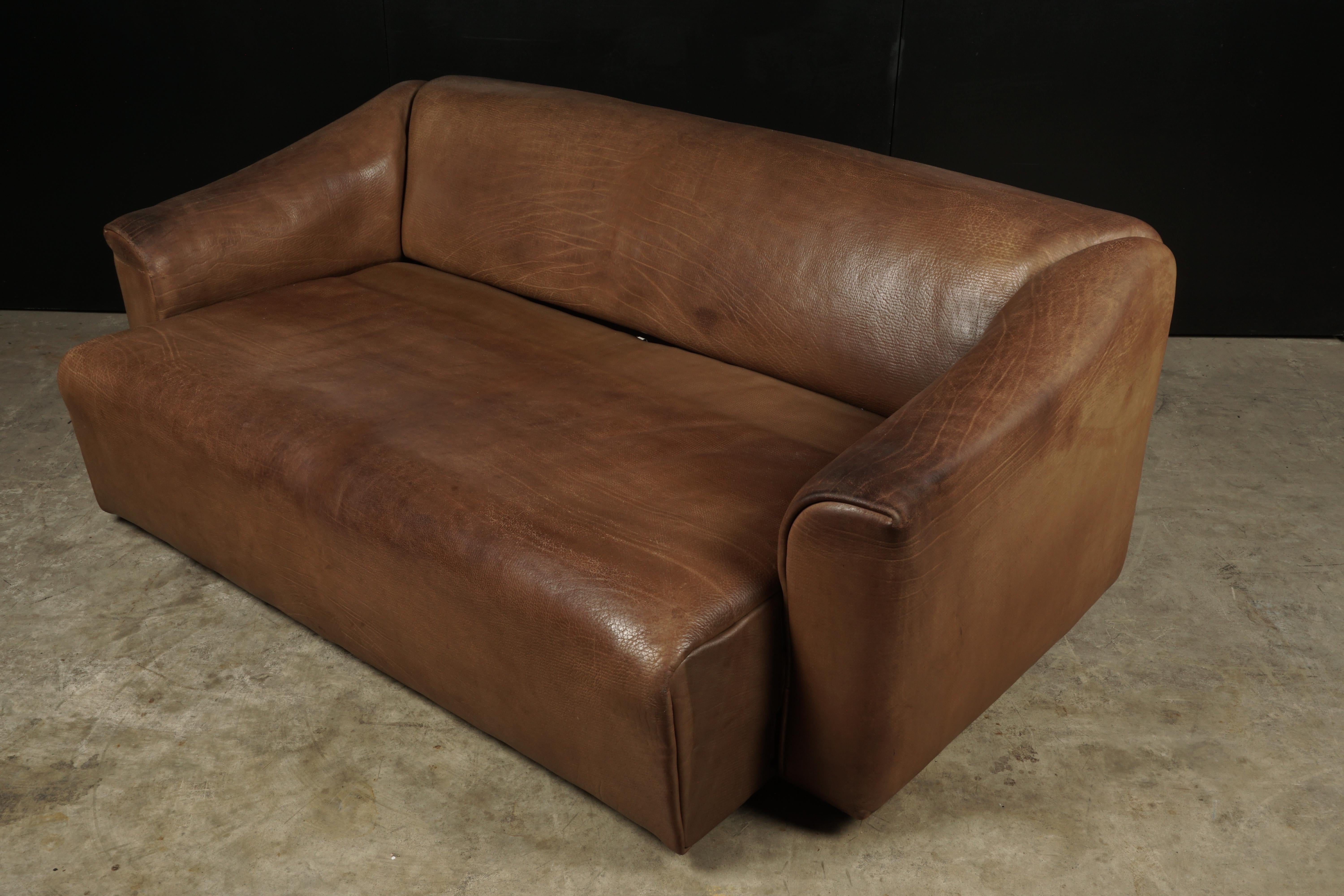 Three-Seat Leather Sofa Manufactured by De Sede, Switzerland, Model DS 47 In Good Condition In Nashville, TN