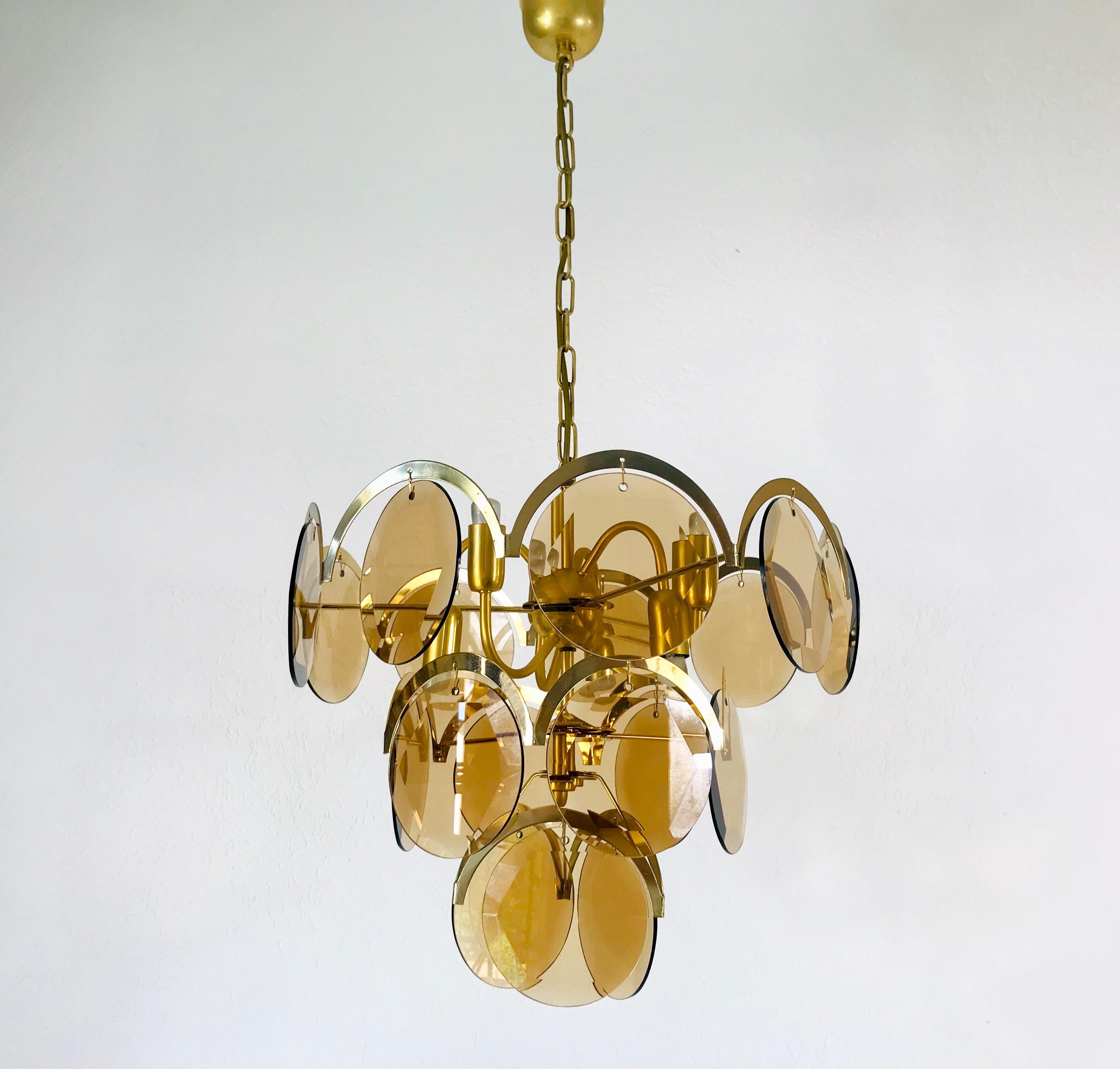 Midcentury Three-Tier Brass and Glass Chandelier by Vistosi, 1960s For Sale 4
