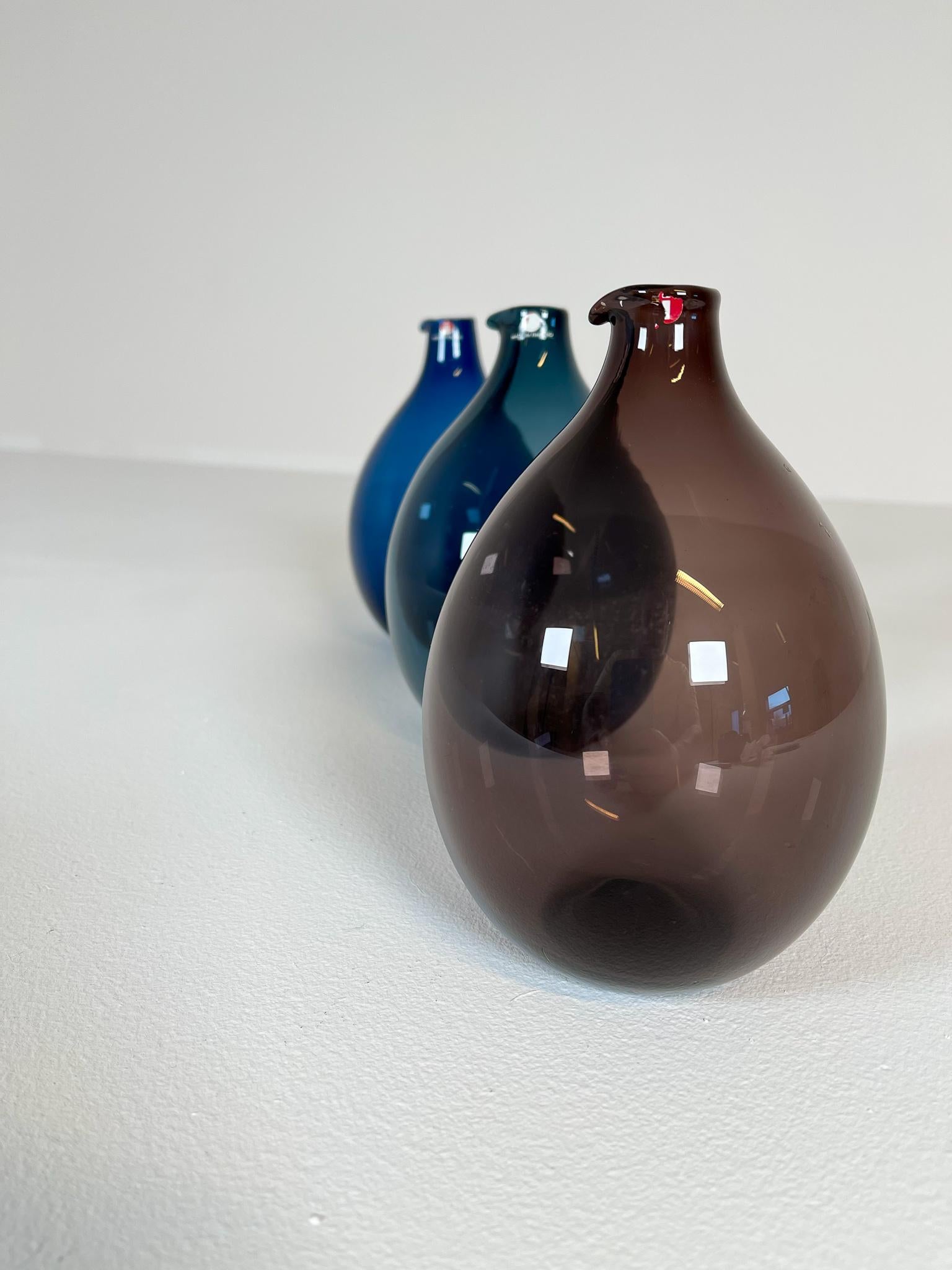 Midcentury Timo Sarpaneva Set of 3 Bird Bottles / Vases Iittala In Good Condition For Sale In Hillringsberg, SE