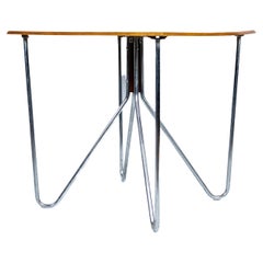Vintage Midcentury Tisch mit verchromtem Stahlrohrfuß (Ungarn, um 1960)