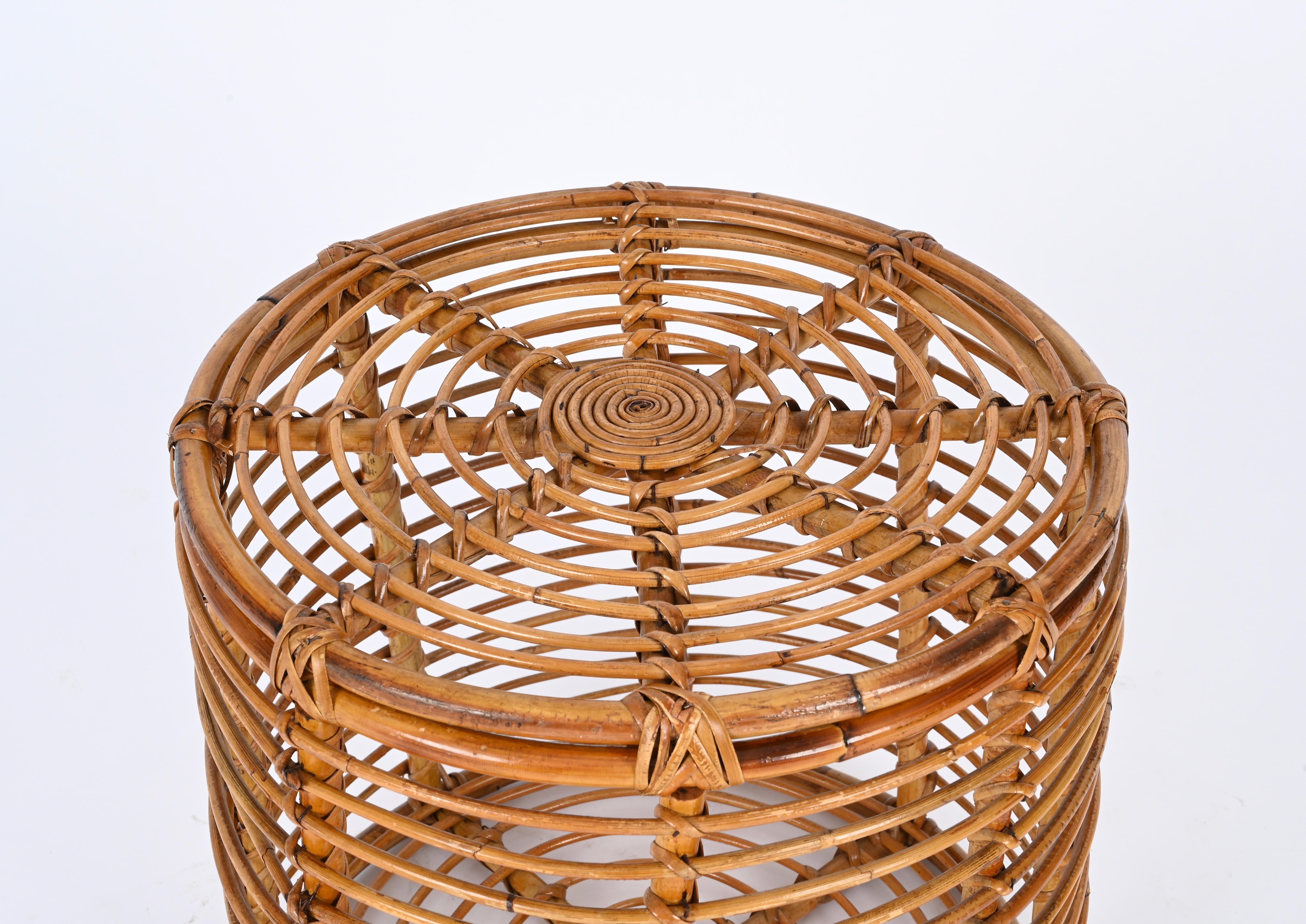 Sgabello Pouf rotondo in vimini e rattan di Tito Agnoli, Italia, anni '70 in vendita 1