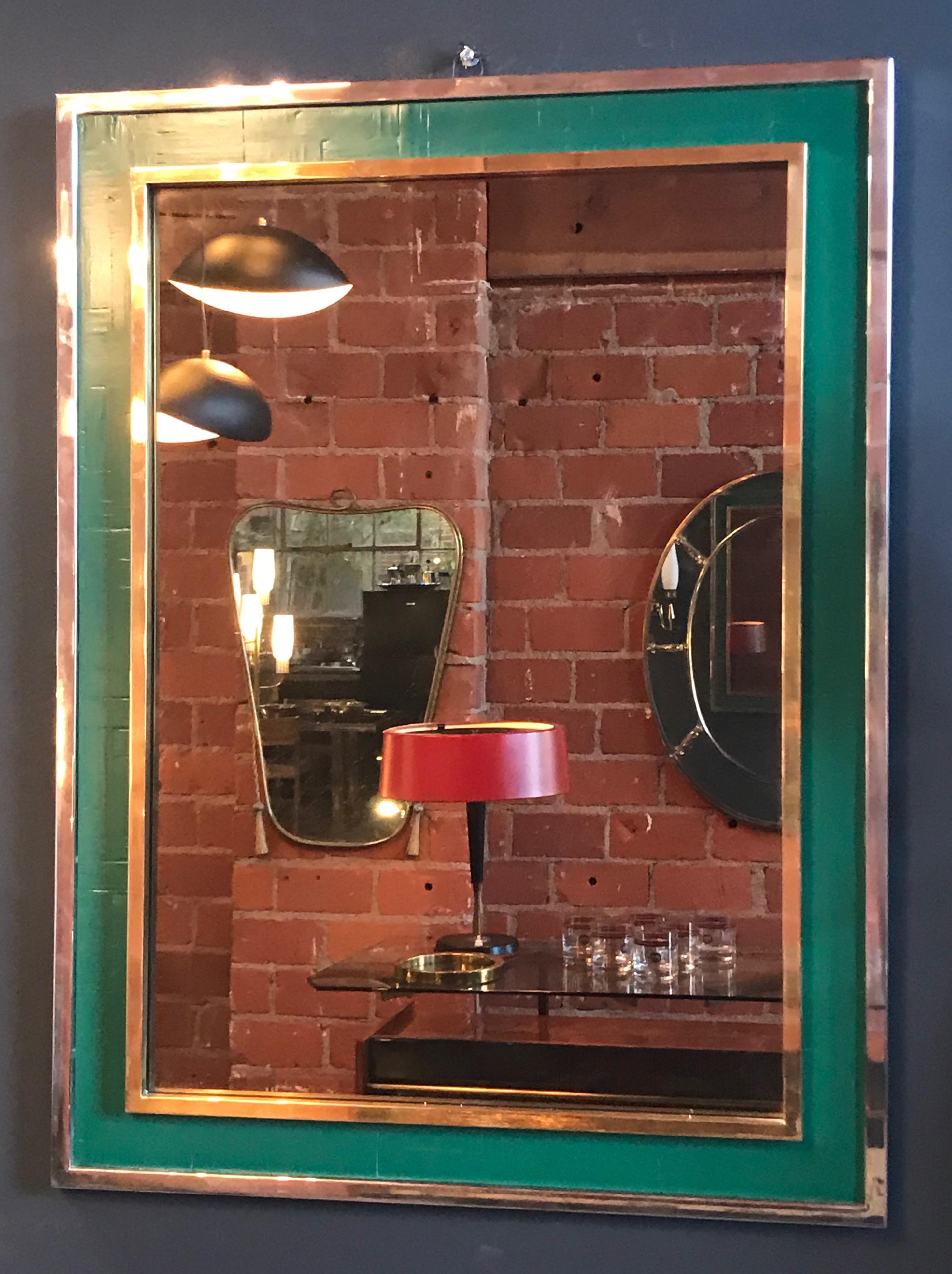Midcentury Tommaso Barbi green mirror in chrome and brass, Italy, 1970s
Rectangular mirror in double frame: the external in chrome, the internal in brass connected by wide strip of green lacquered wooden strips.
Decorative and well constructed in