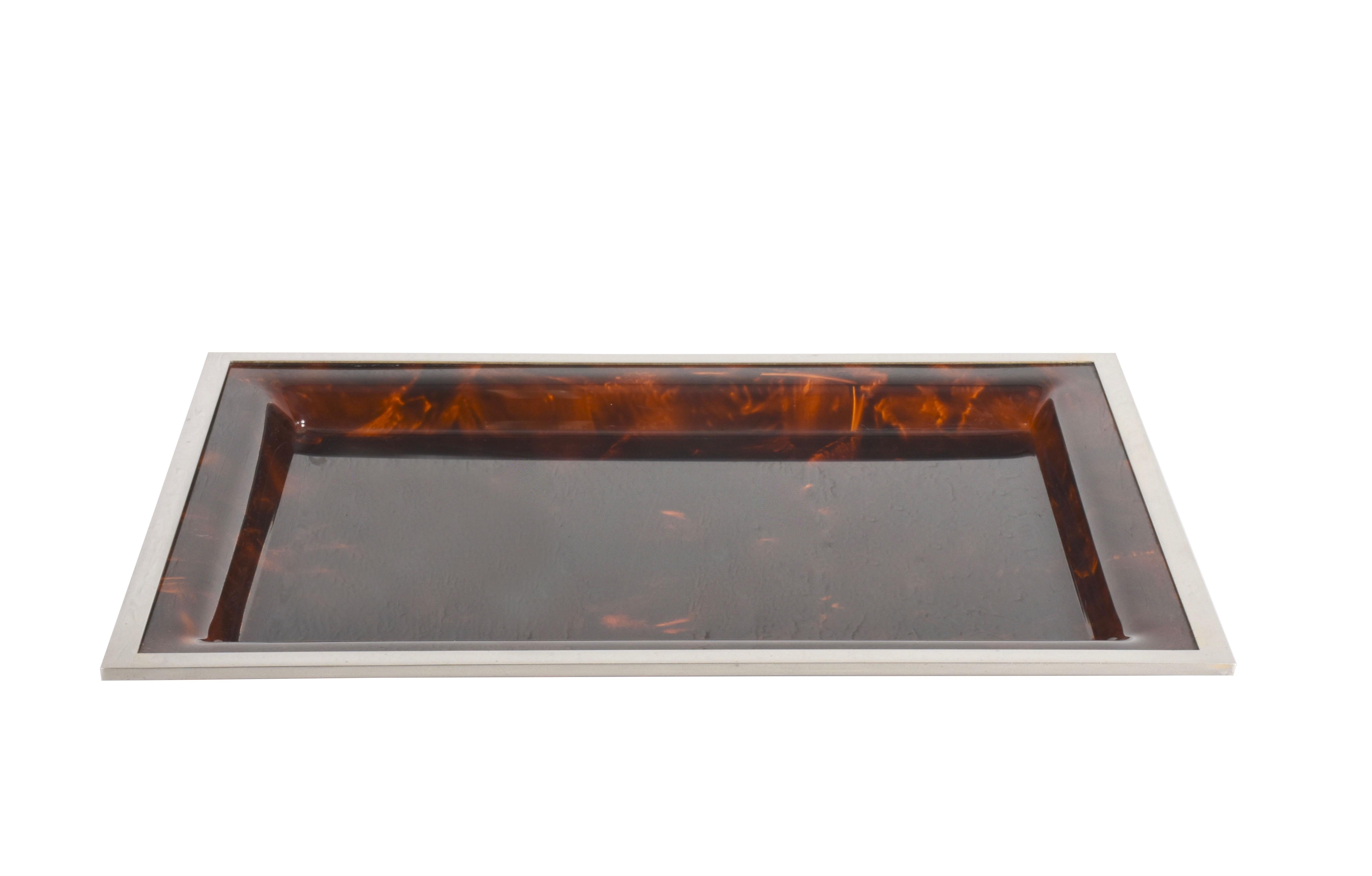 Wonderful midcentury piece of serveware, produced in Italy during the 1970s. It is a design attributed to Willy Rizzo for a Christian Dior production.

It is an iconic tortoiseshell and Lucite serving tray or platter that will amaze your guests.