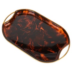 Vassoio da portata ovale in lucite e ottone effetto tartaruga del Medioevo, Italia, anni '70
