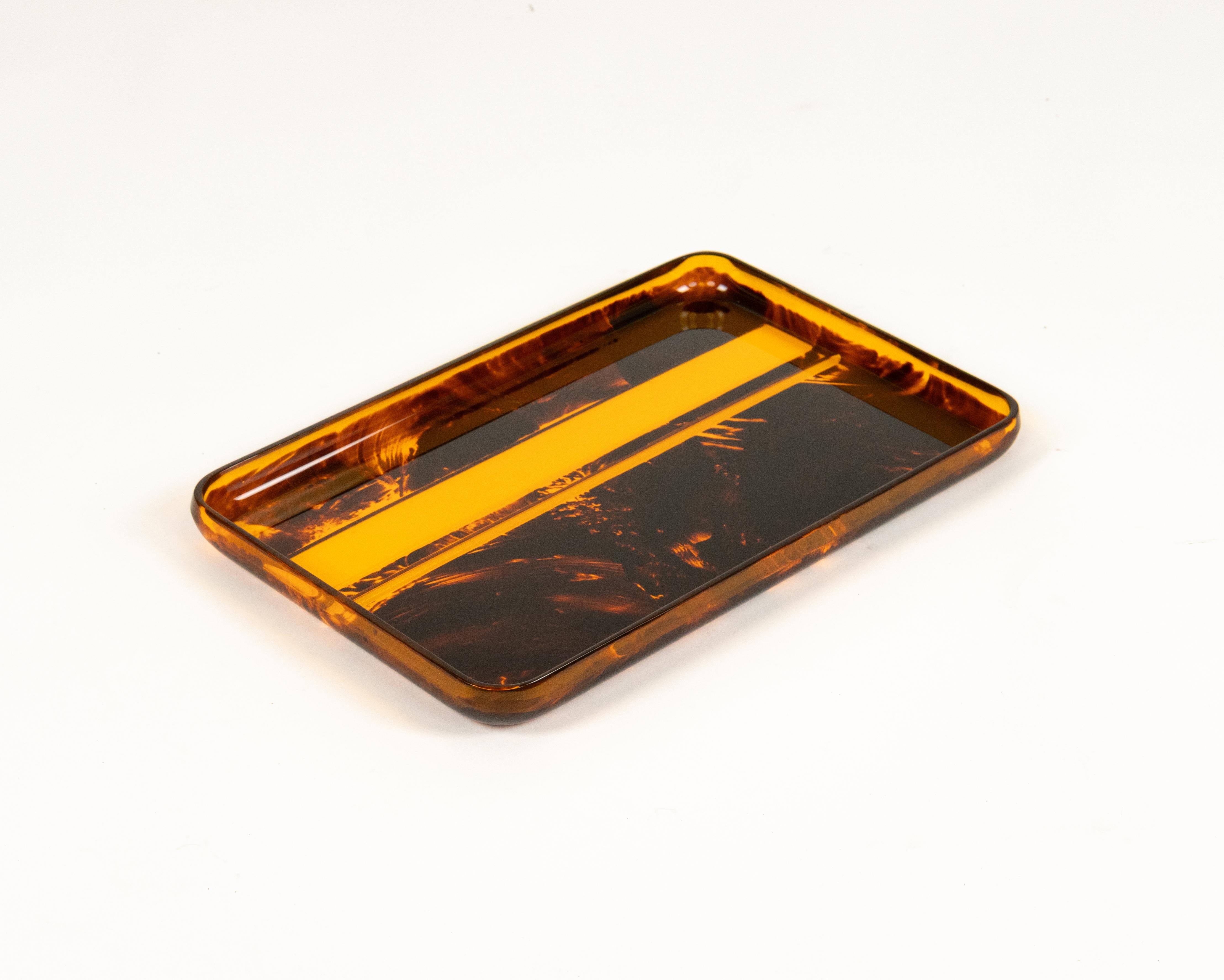 Vassoio da portata in lucite tartarugata del Medioevo di Team Guzzini, Italia, anni '70 in vendita 3