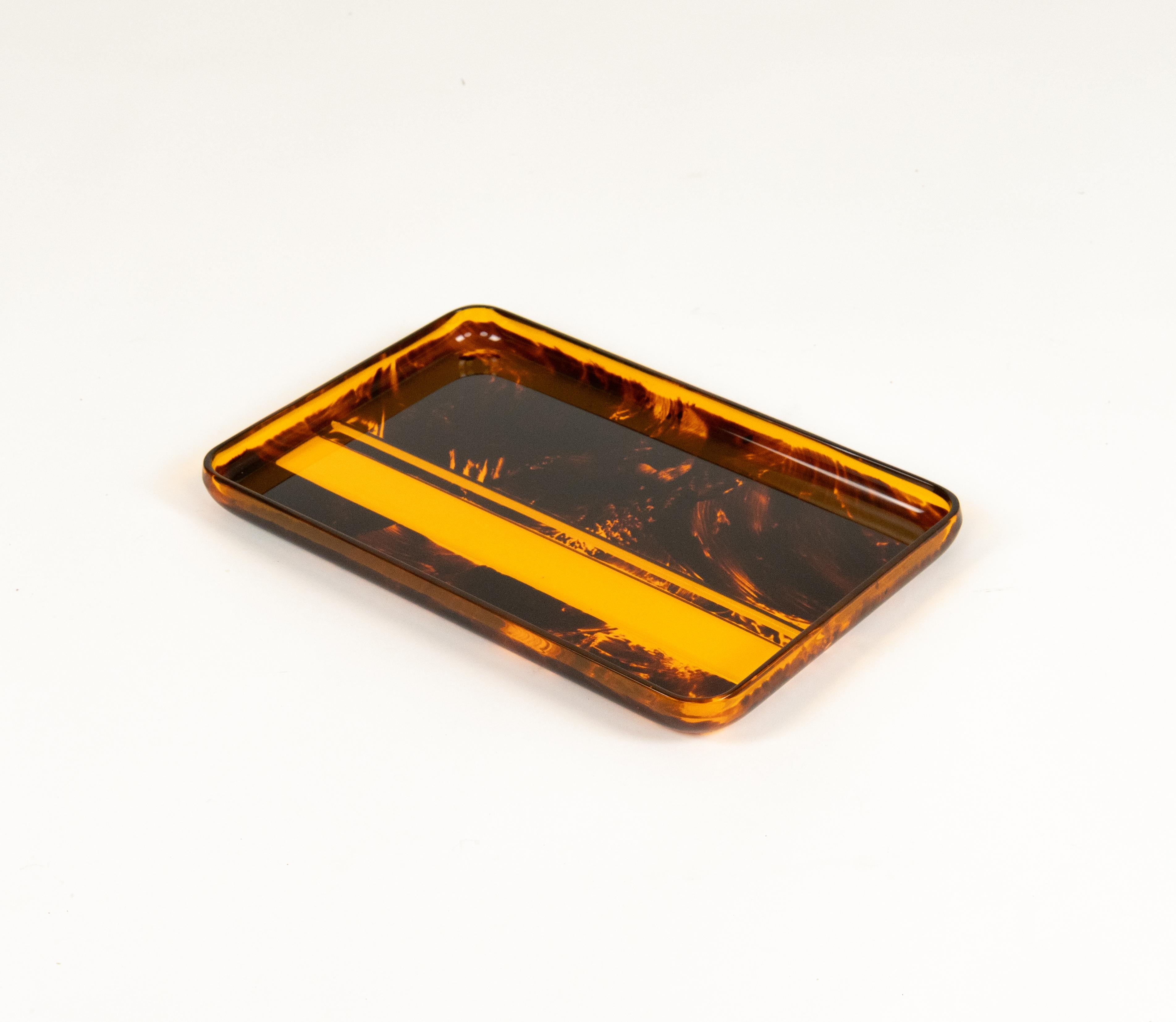 Vassoio da portata in lucite tartarugata del Medioevo di Team Guzzini, Italia, anni '70 In condizioni buone in vendita a Rome, IT