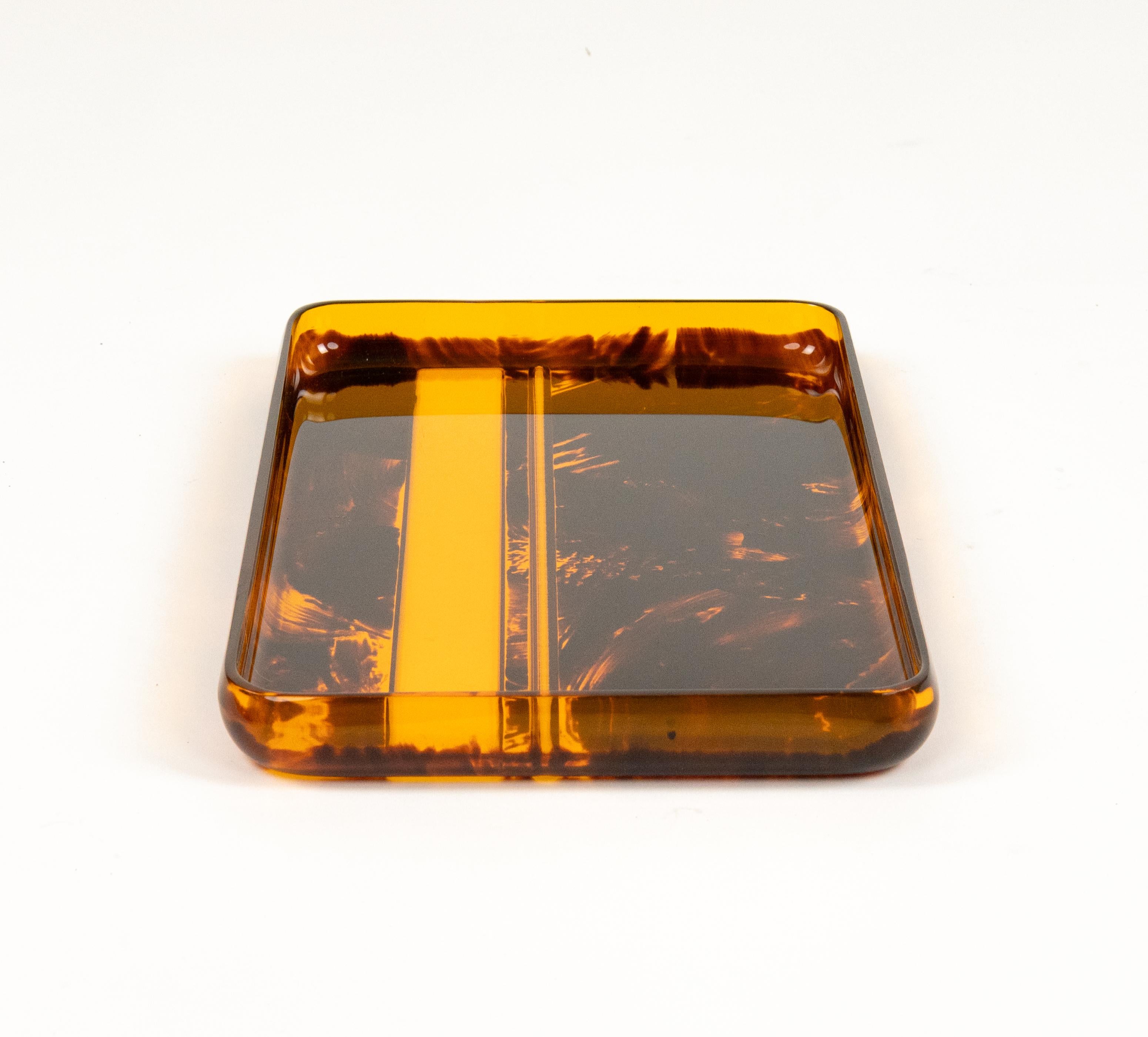 Vassoio da portata in lucite tartarugata del Medioevo di Team Guzzini, Italia, anni '70 in vendita 1