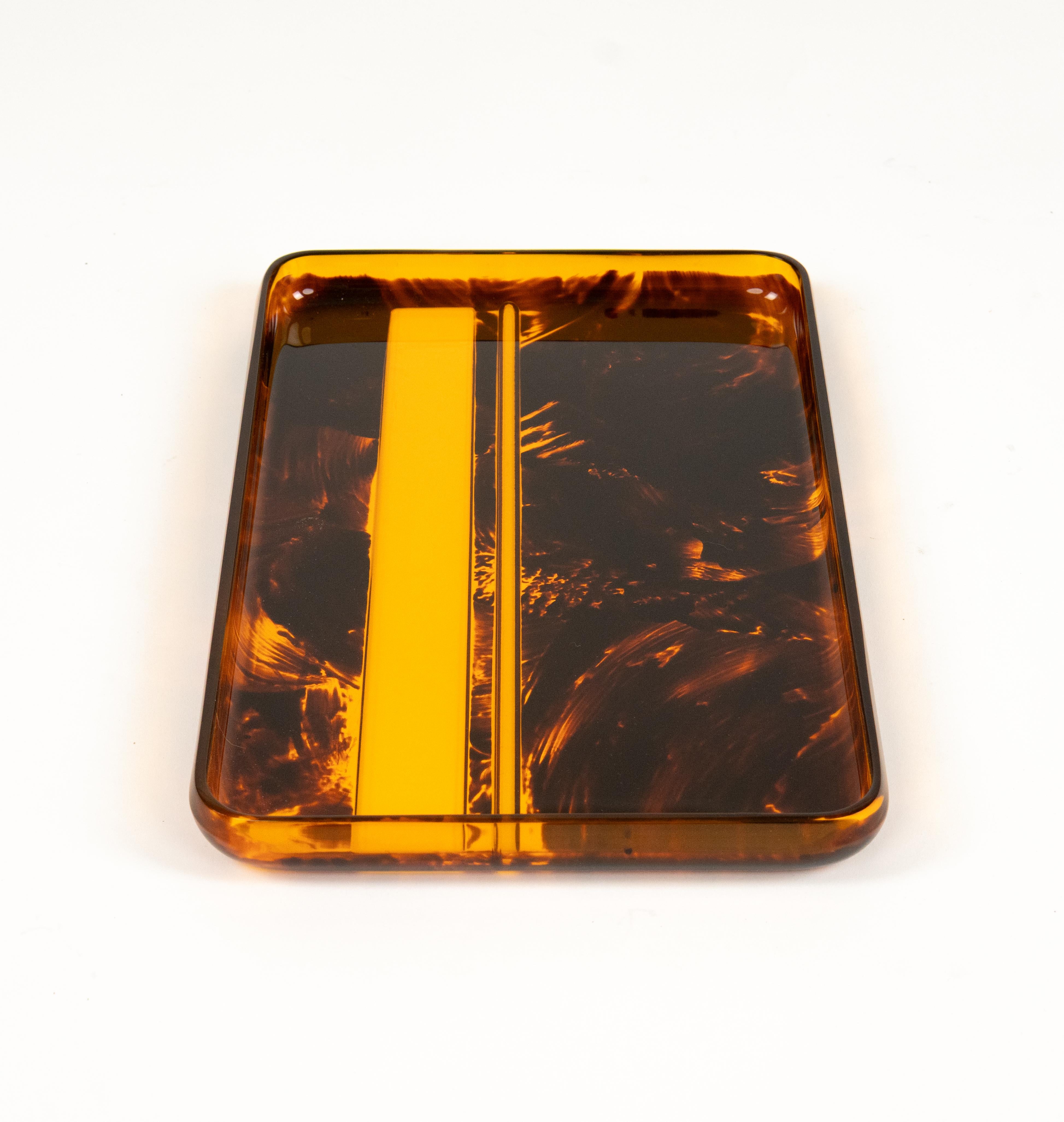 Vassoio da portata in lucite tartarugata del Medioevo di Team Guzzini, Italia, anni '70 in vendita 2