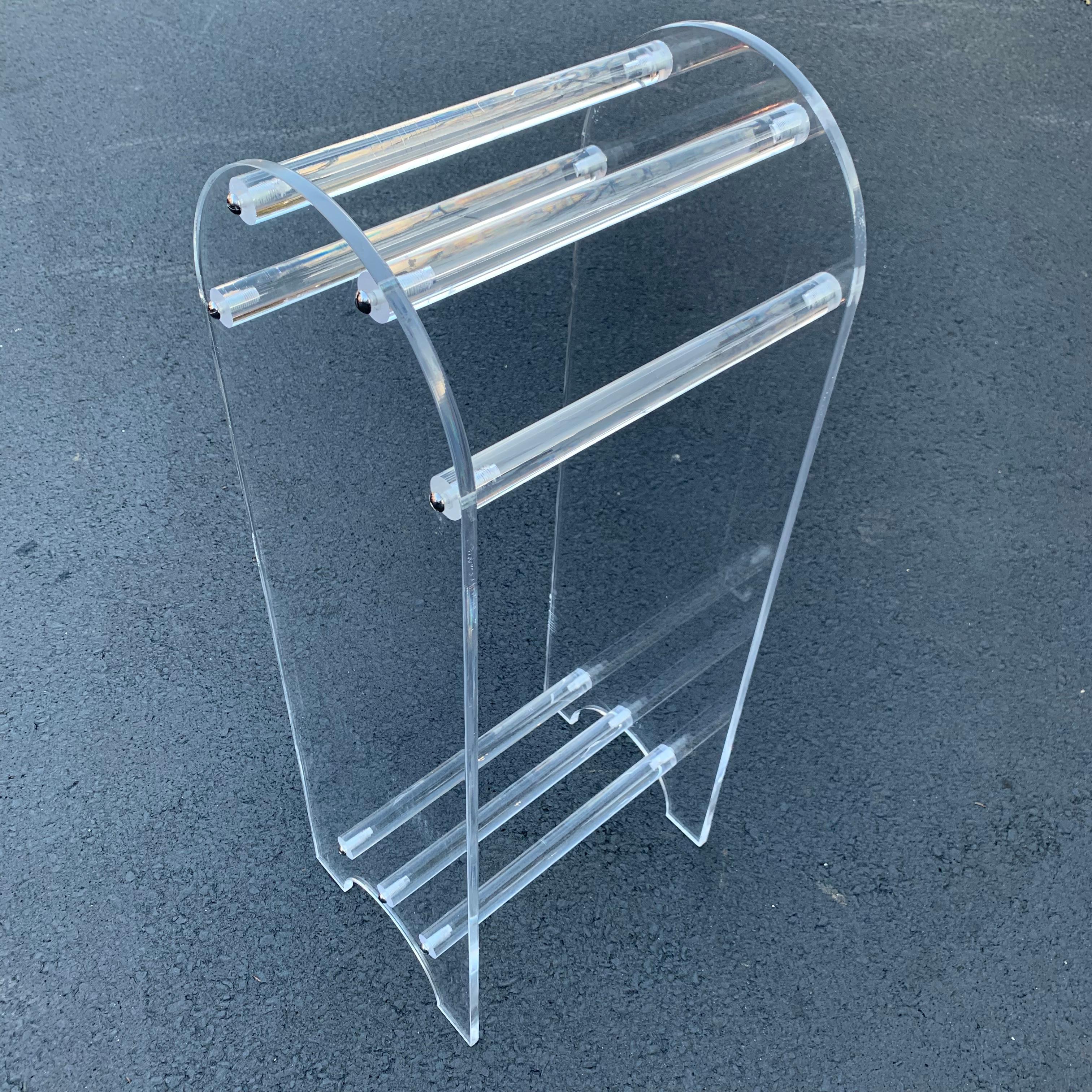 Midcentury Towel Rack of Thick Lucite 3