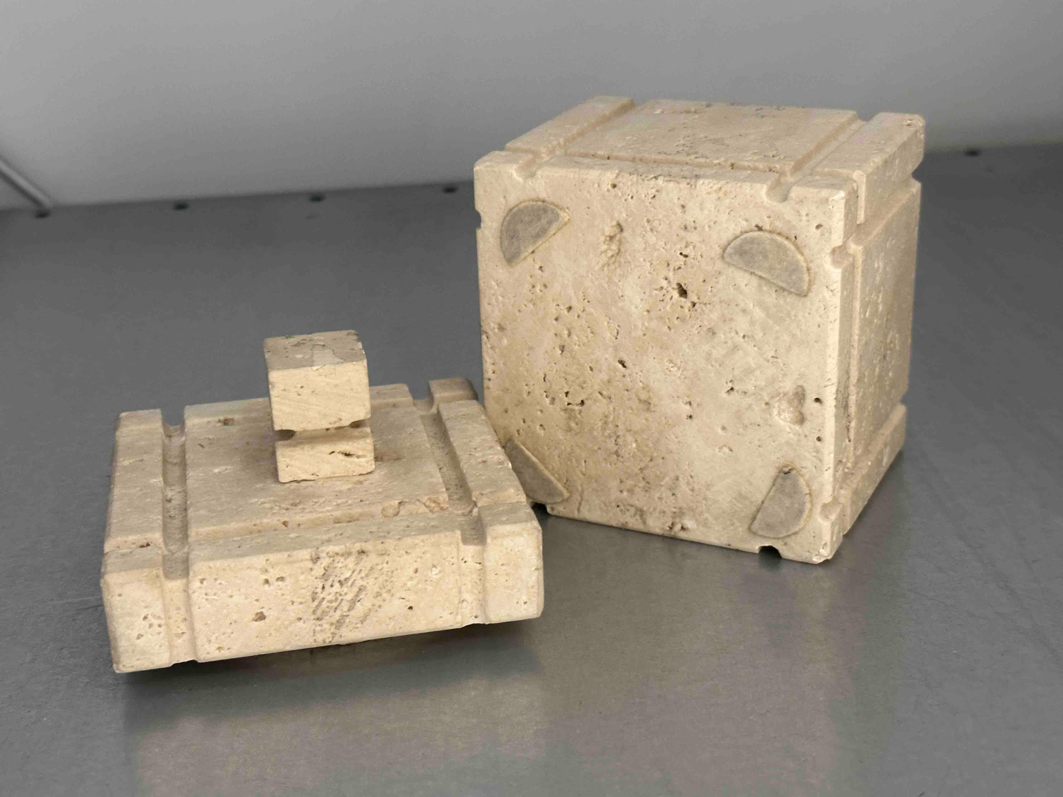 Cajonera italiana de mármol travertino de Fratelli Mannelli, Mediados del siglo XX, Década de 1970 en venta 8