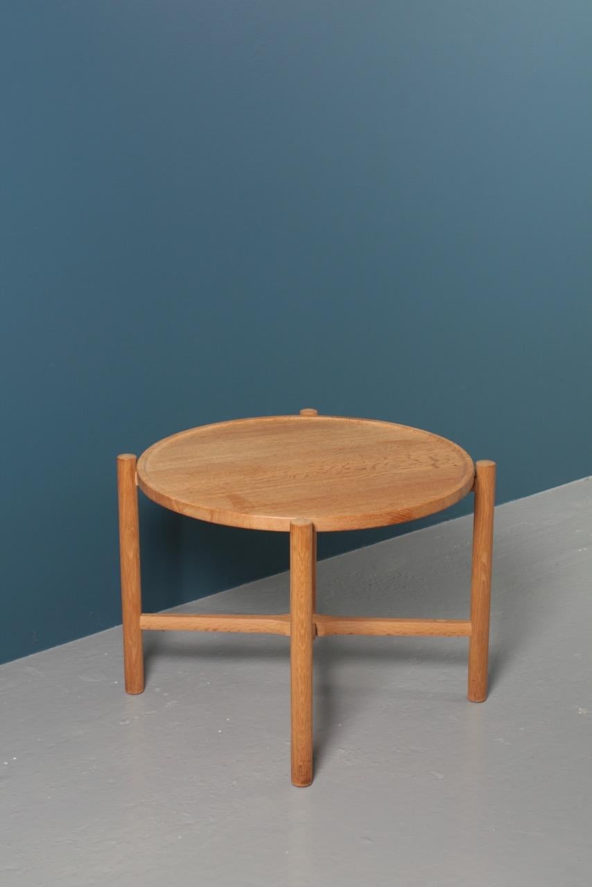 Scandinavian Modern Midcentury Tray Table in Solid Oak by Hans J. Wegner, 1960s